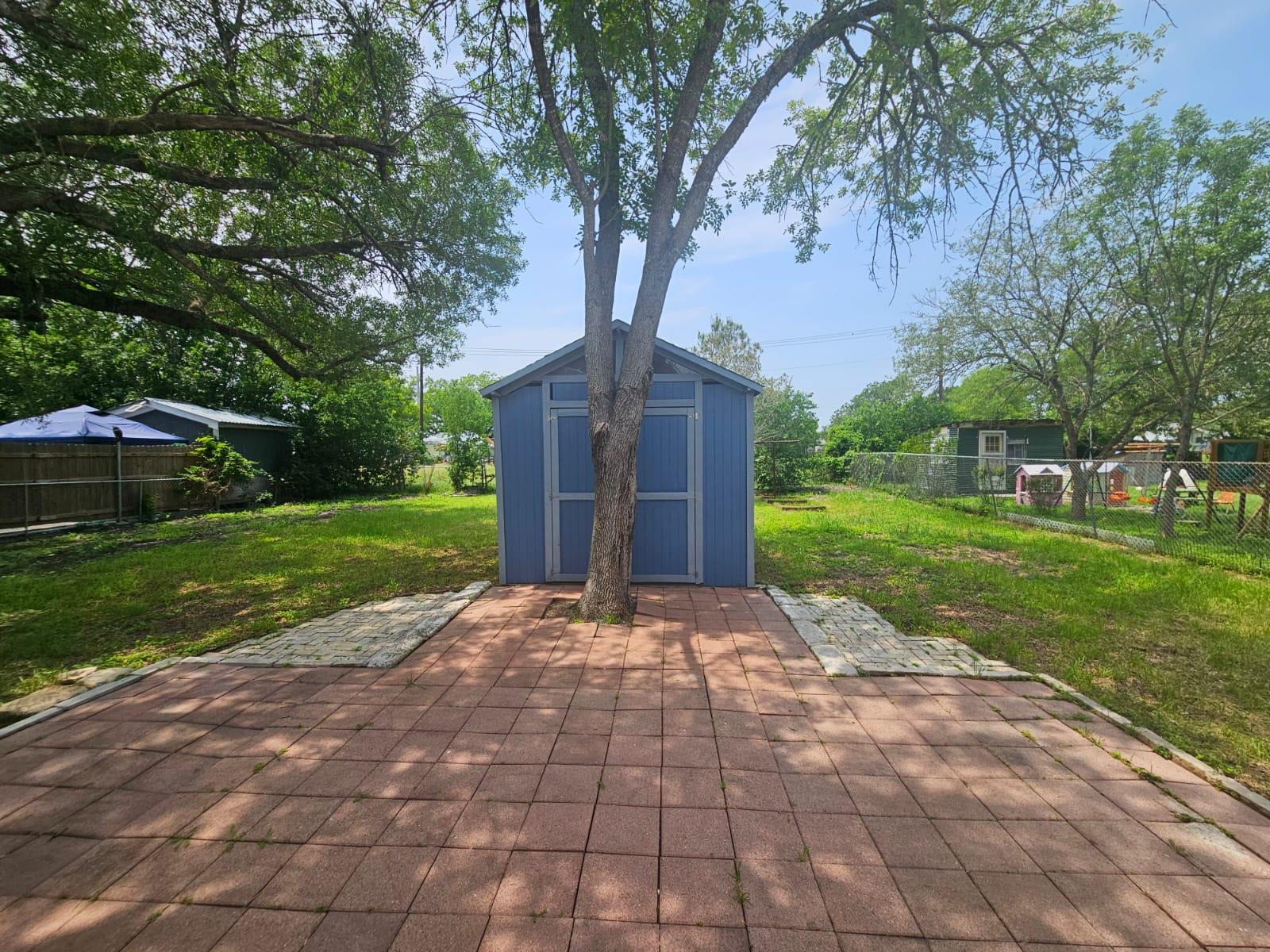 1401 Trinity St, Lockhart, TX 78644