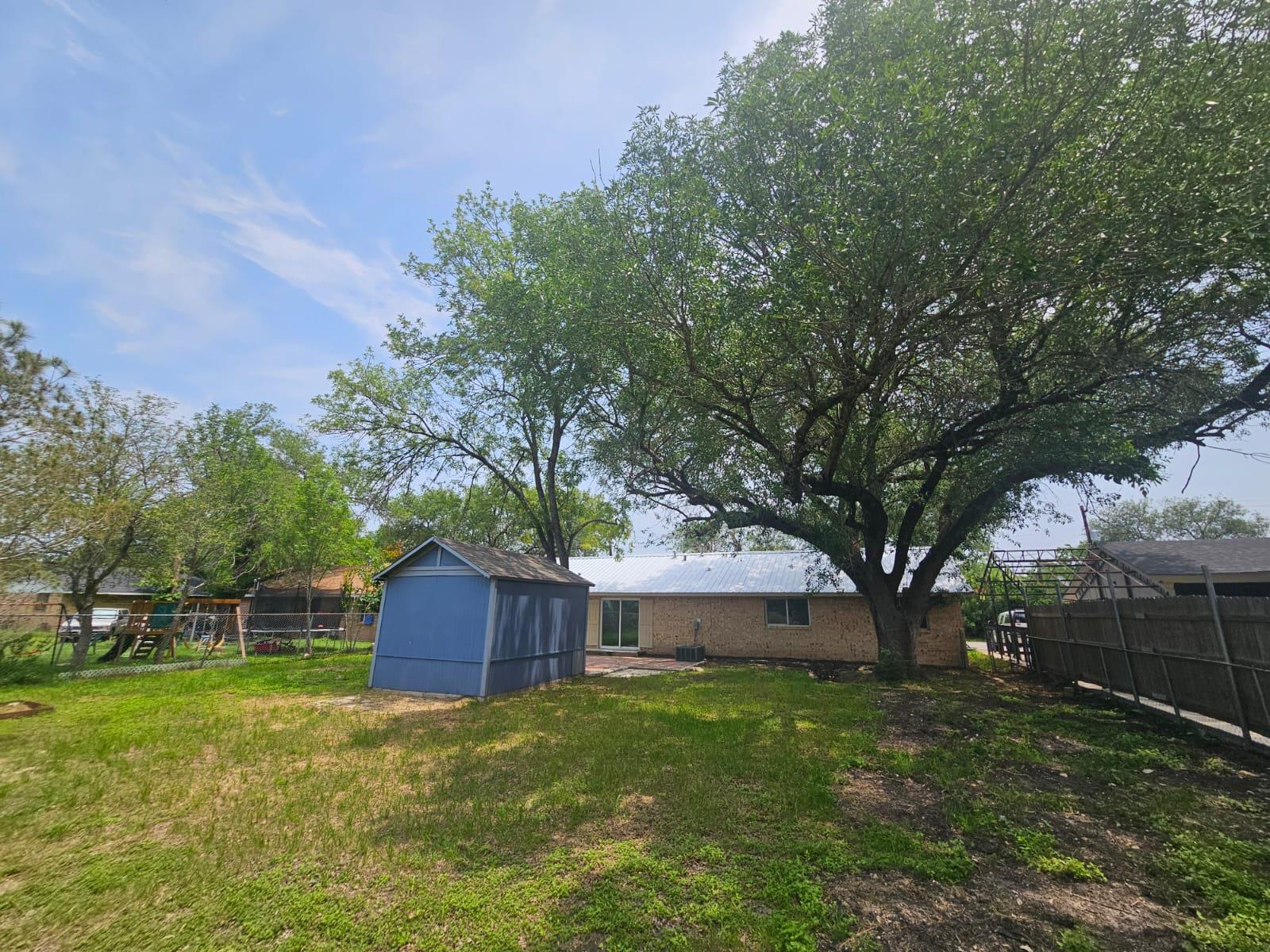 1401 Trinity St, Lockhart, TX 78644