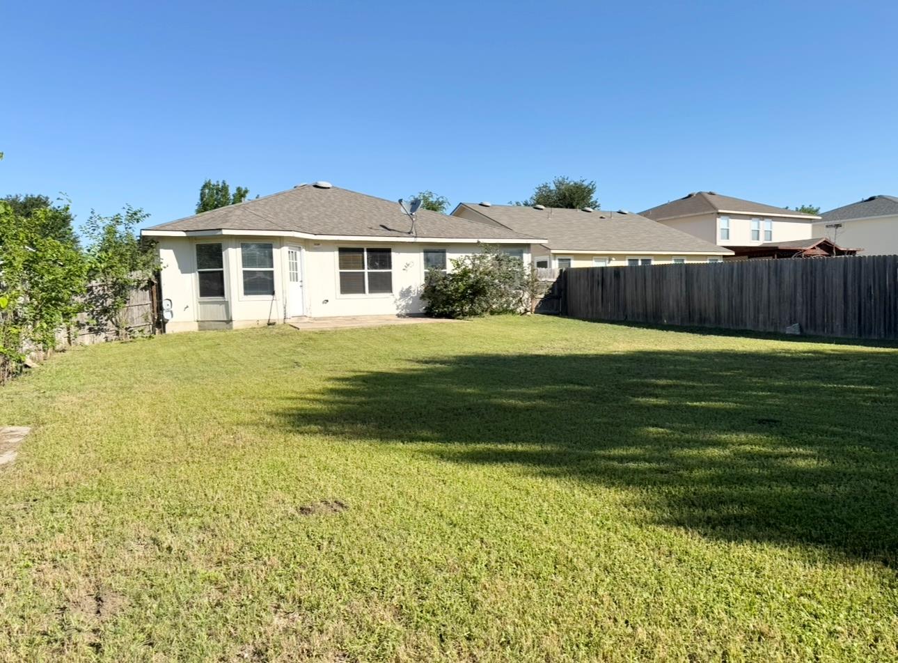 109 Gillespie Ln, Elgin, TX 78621