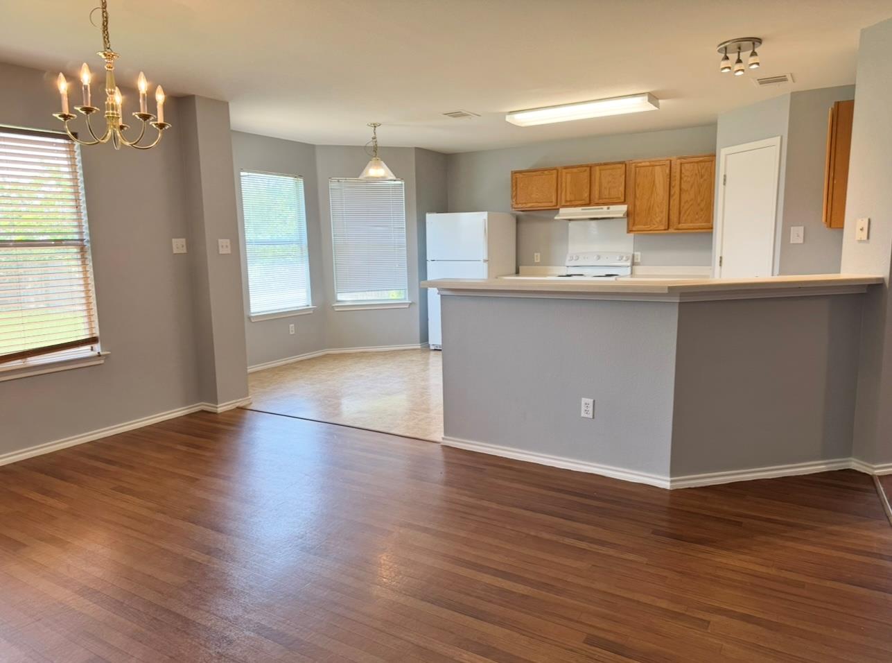 109 Gillespie Ln, Elgin, TX 78621