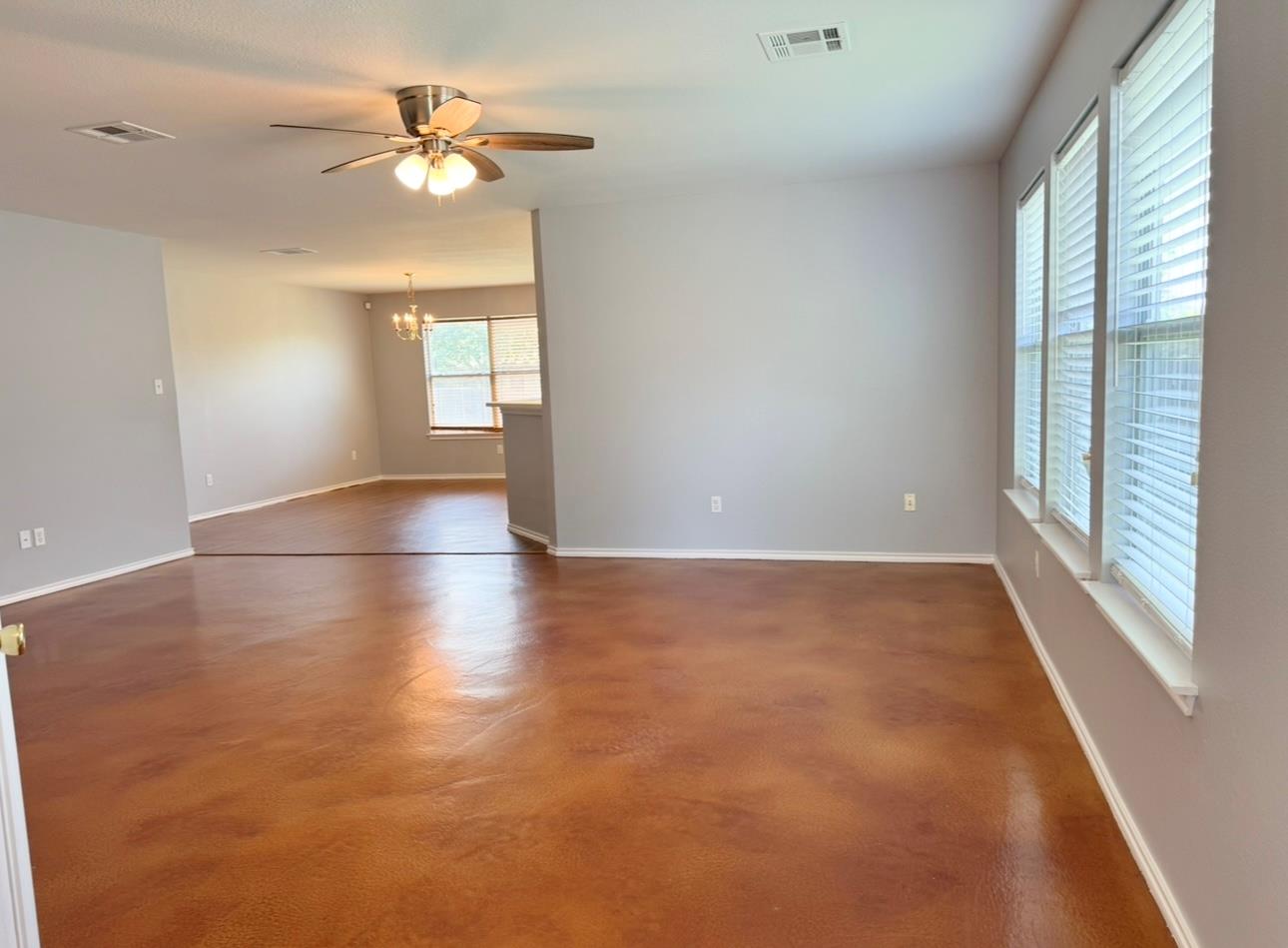 109 Gillespie Ln, Elgin, TX 78621