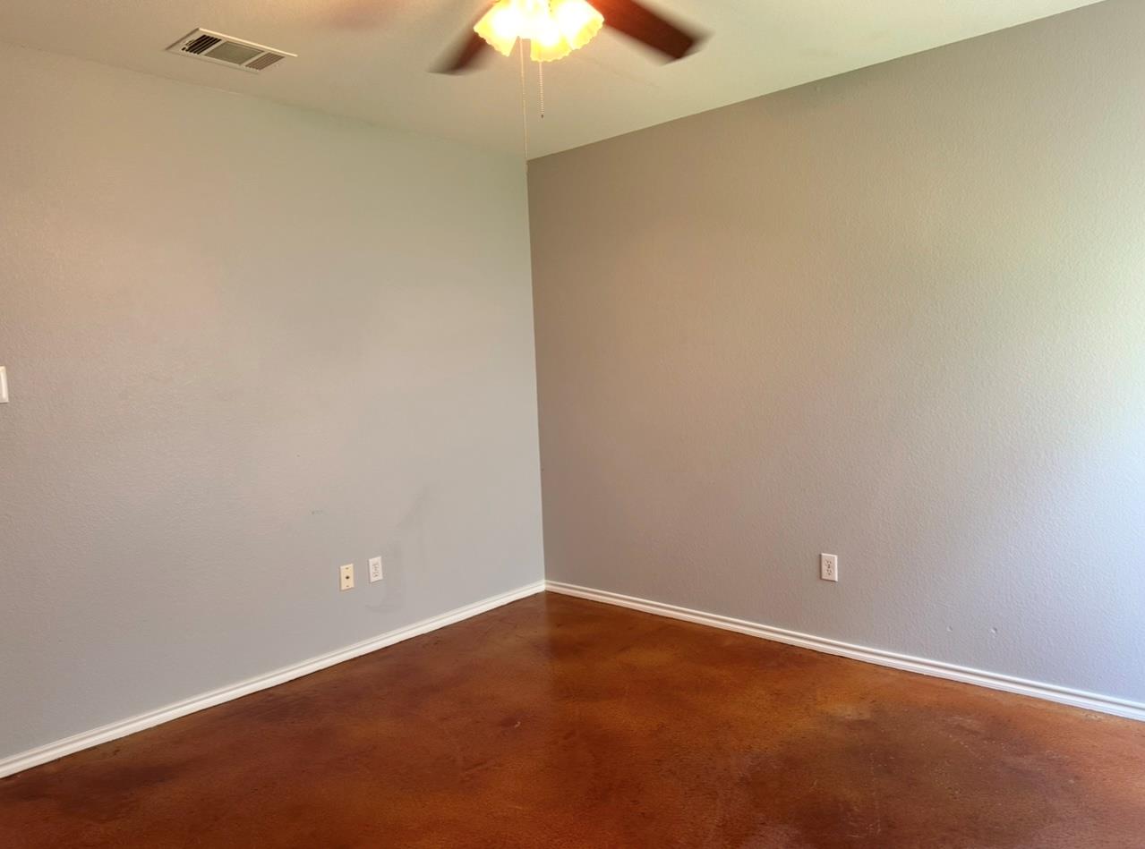 109 Gillespie Ln, Elgin, TX 78621