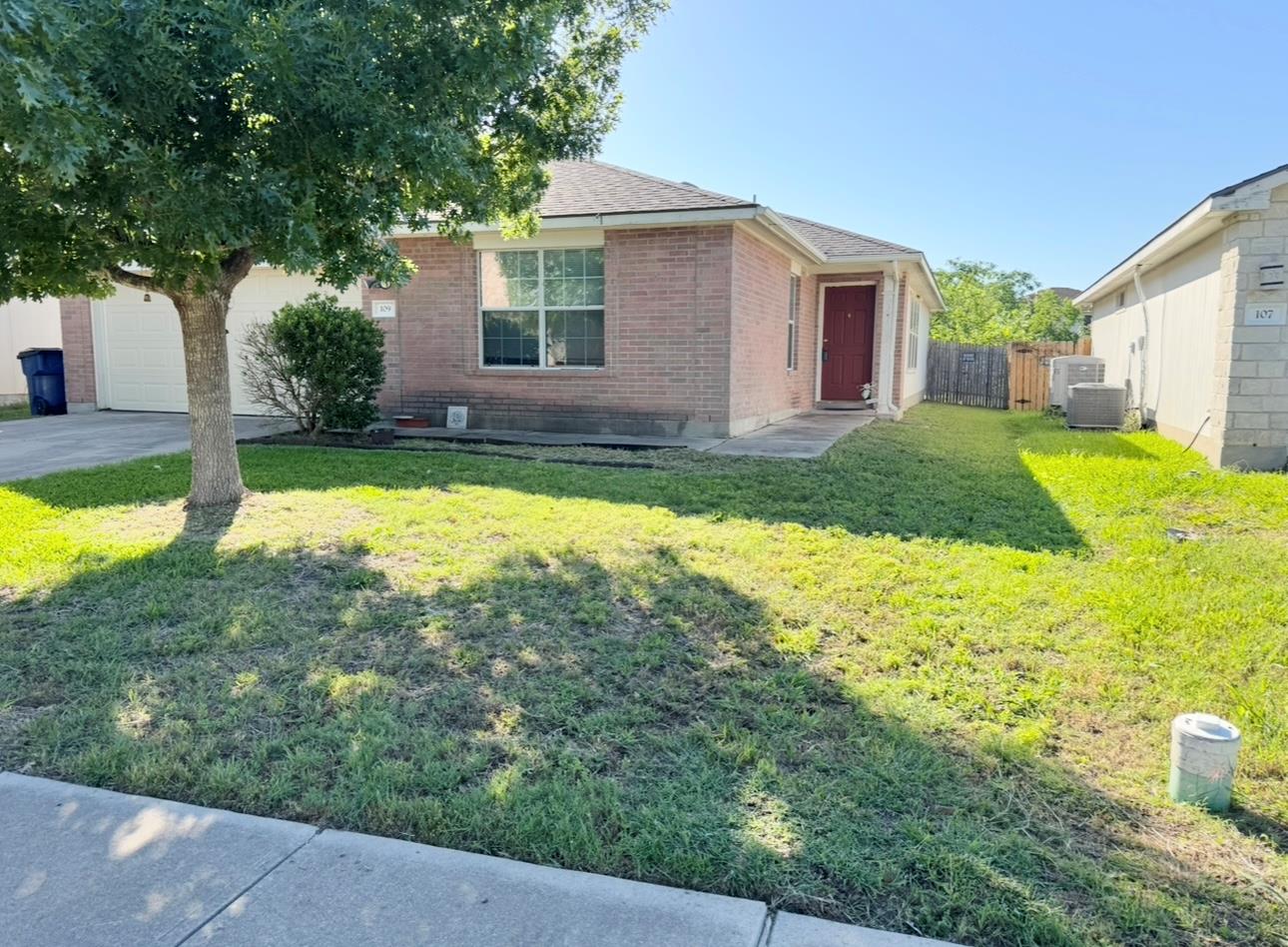 109 Gillespie Ln, Elgin, TX 78621