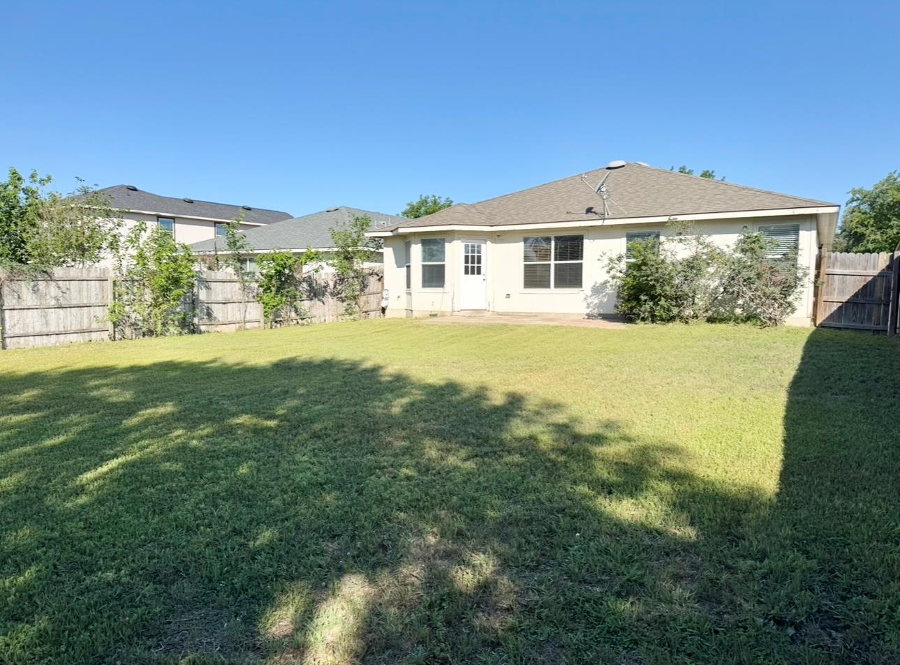 109 Gillespie Ln, Elgin, TX 78621