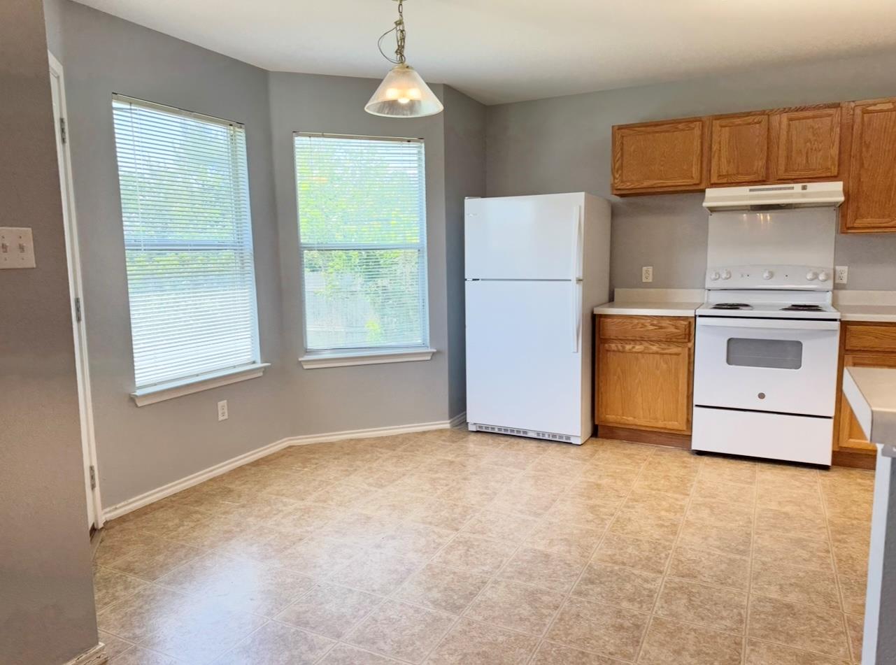 109 Gillespie Ln, Elgin, TX 78621