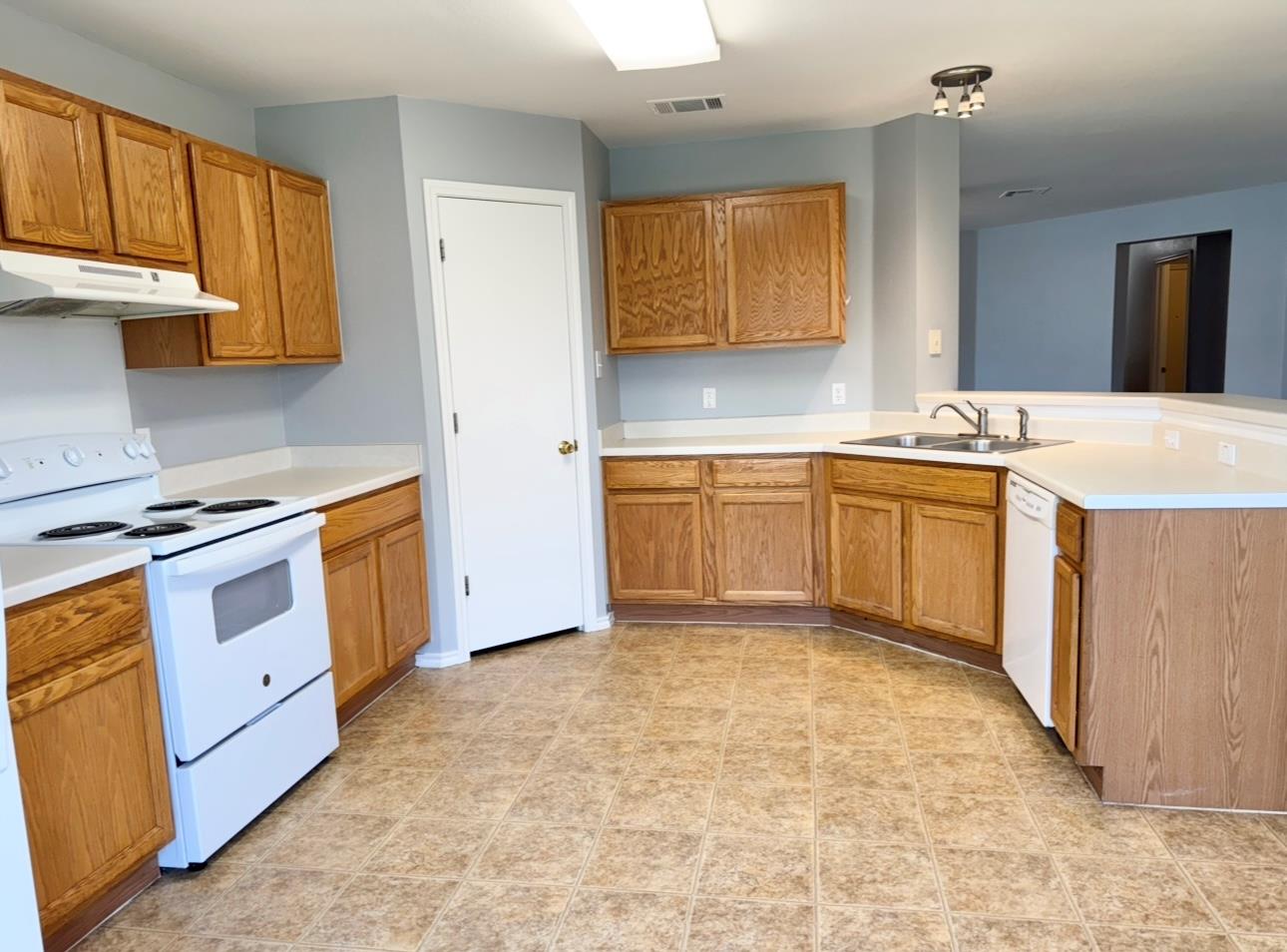 109 Gillespie Ln, Elgin, TX 78621