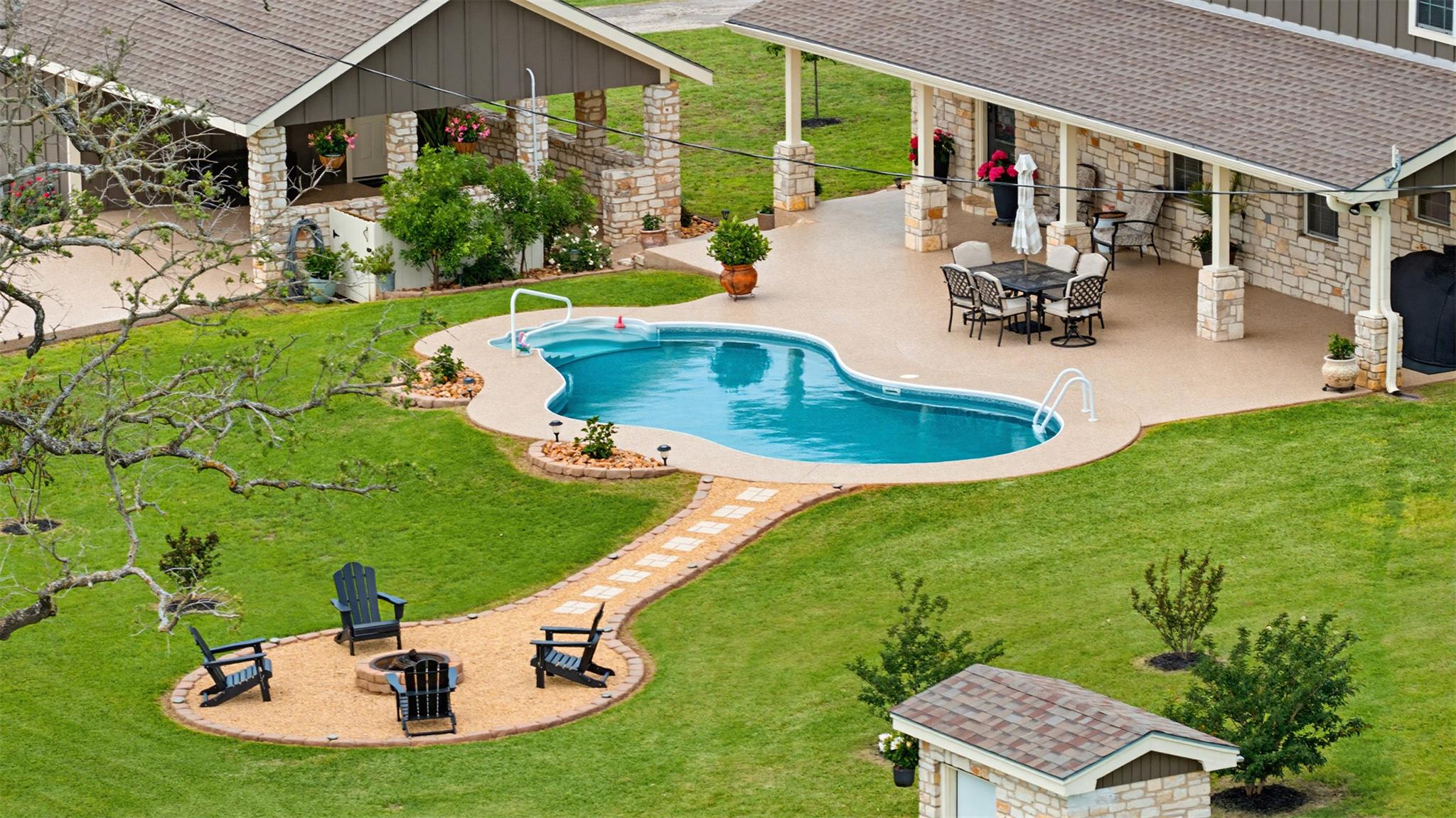 489 Boyd Ln, Rockdale, TX 76567