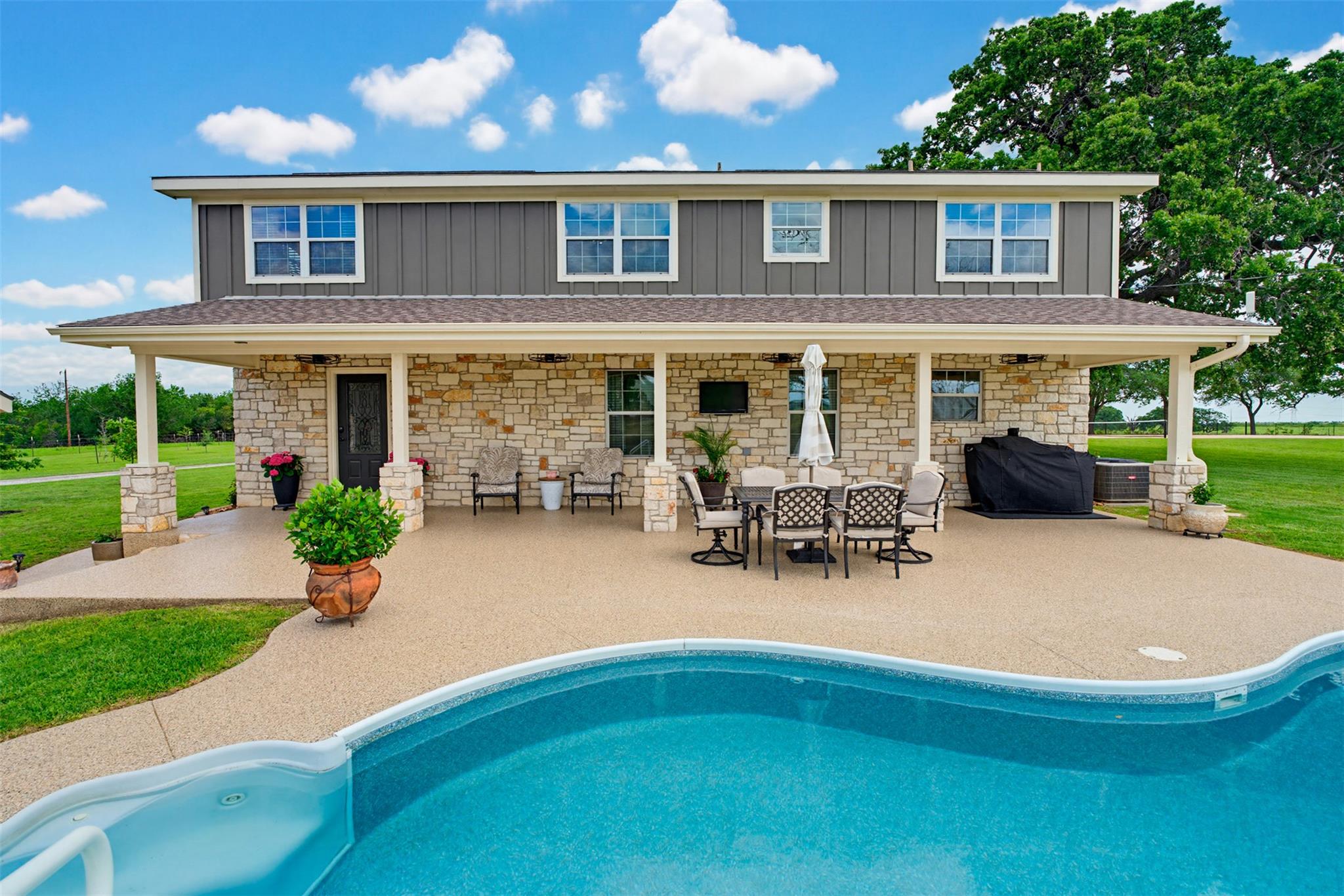 489 Boyd Ln, Rockdale, TX 76567