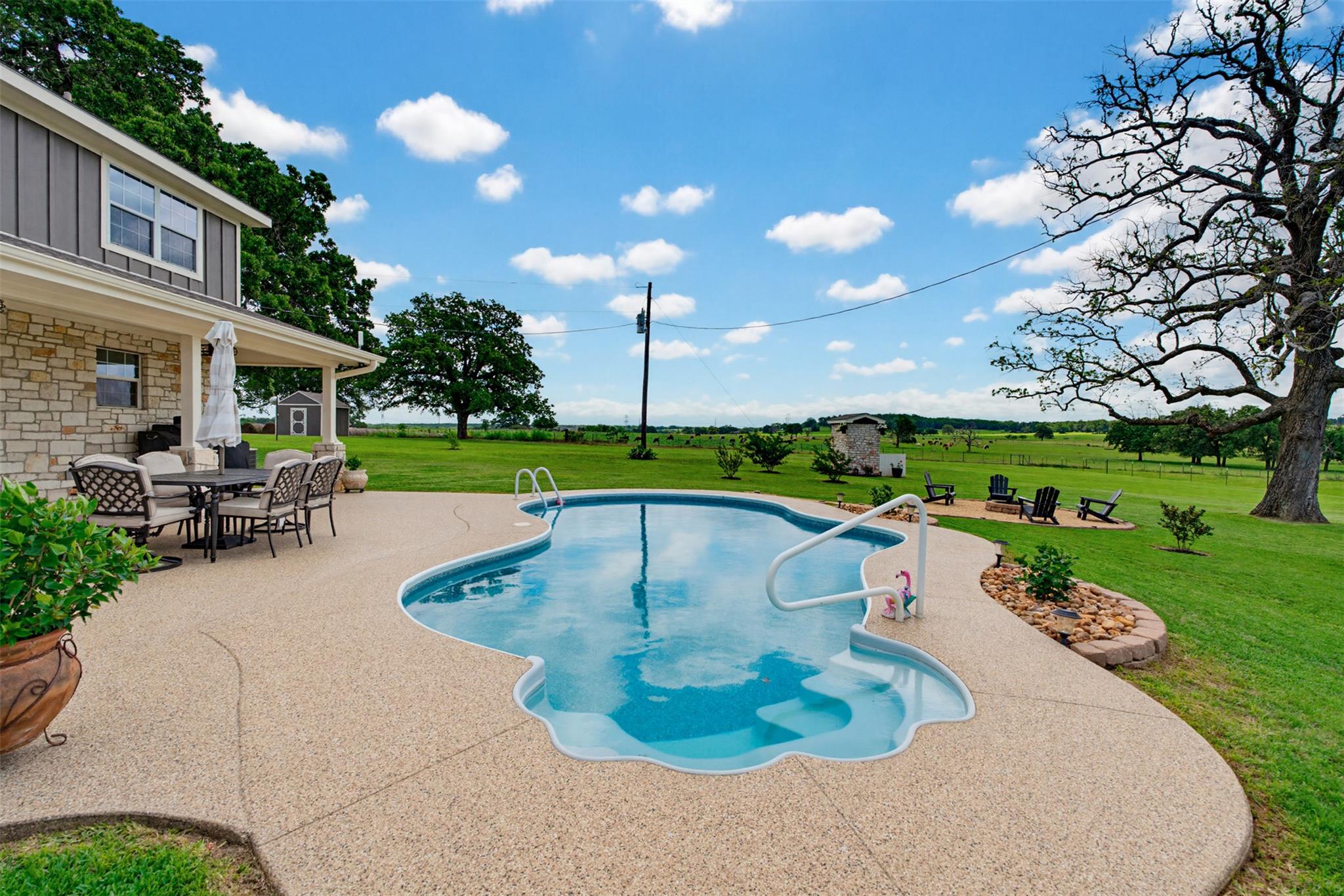 489 Boyd Ln, Rockdale, TX 76567