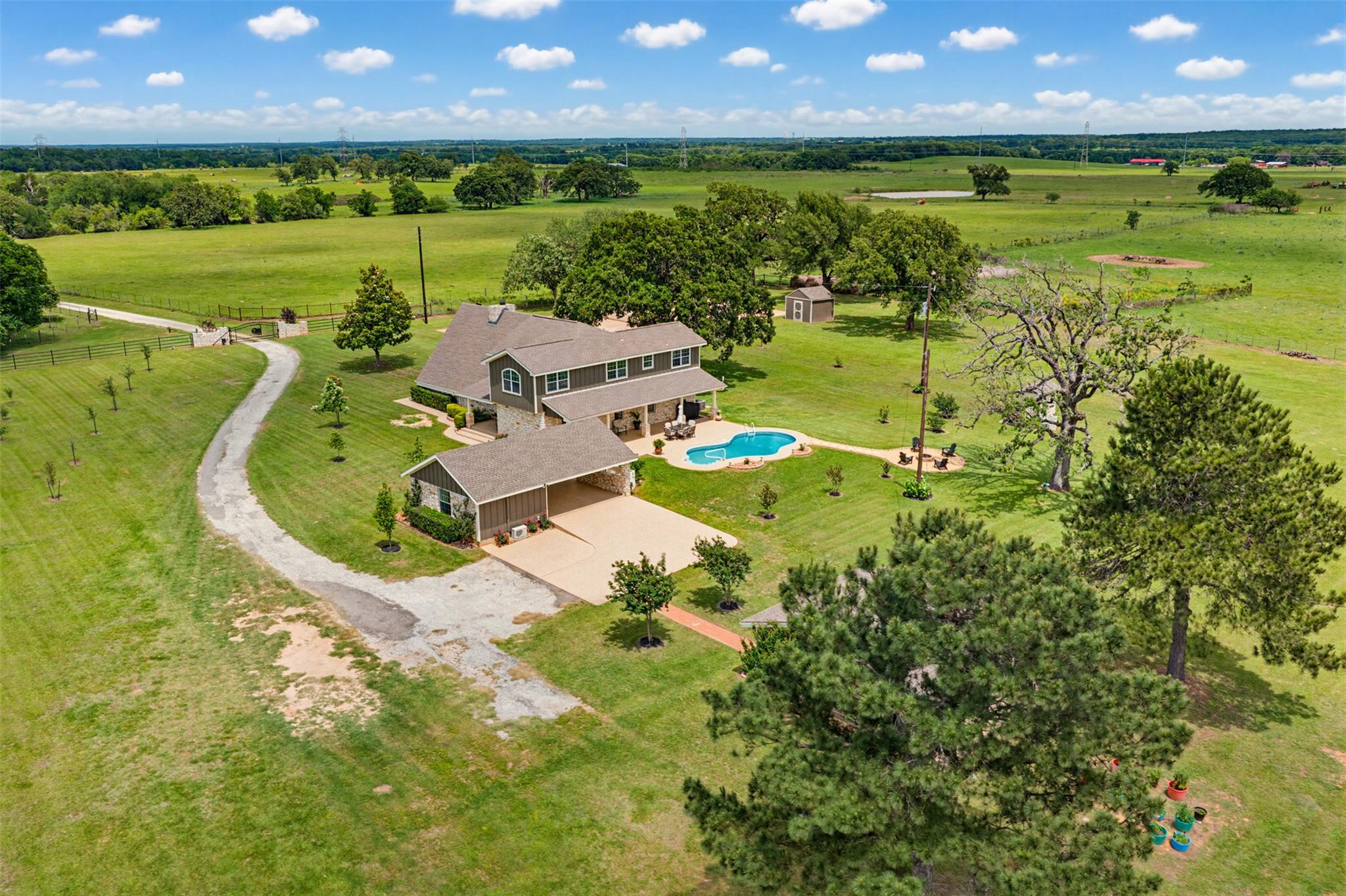 489 Boyd Ln, Rockdale, TX 76567