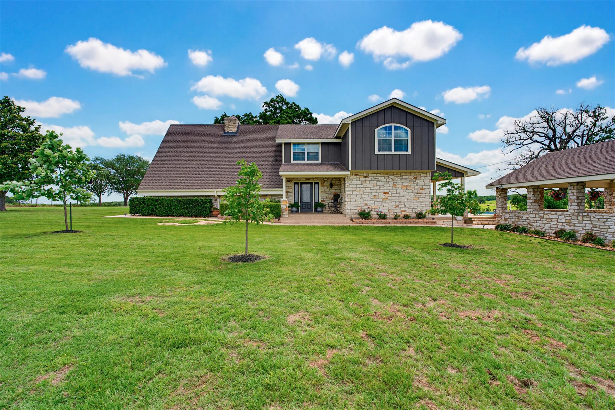 489 Boyd Ln, Rockdale, TX 76567