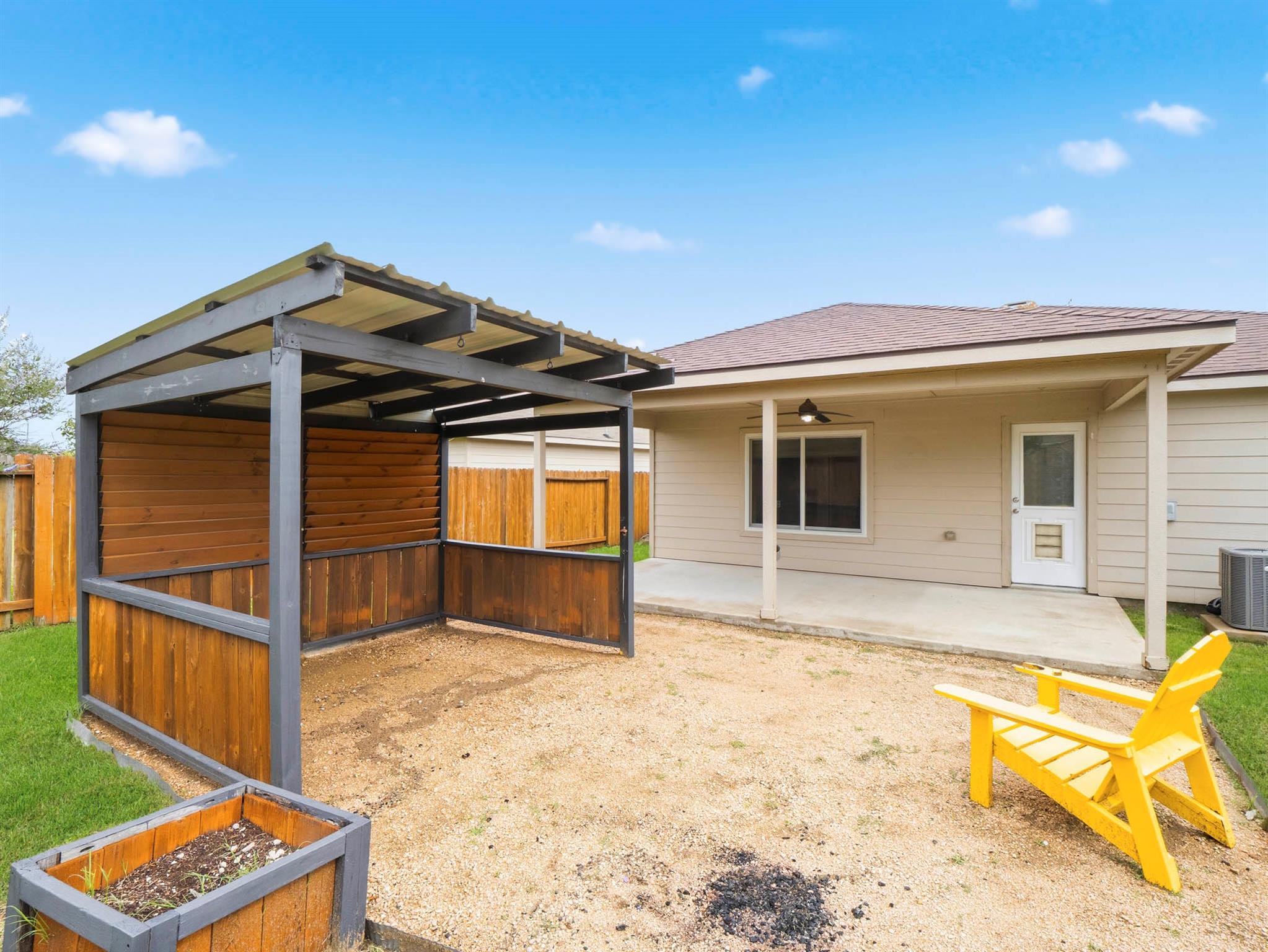 229 J E Brown Ln, Jarrell, TX 76537
