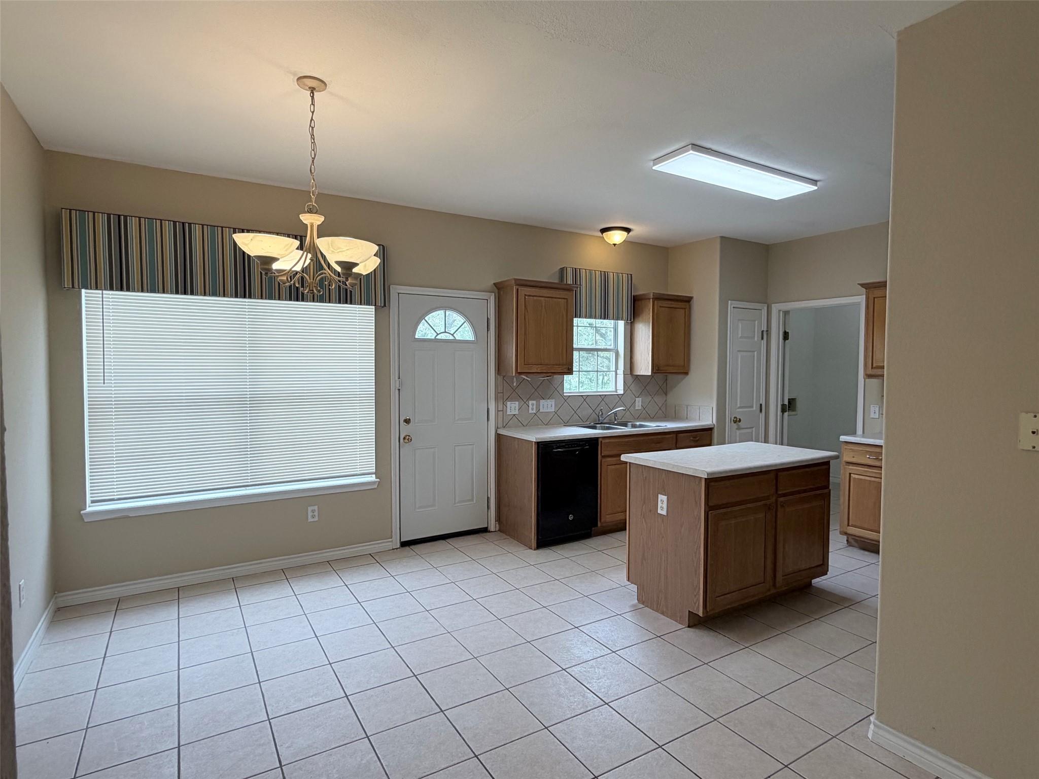 187 Creekwood Trl, Cedar Creek, TX 78612