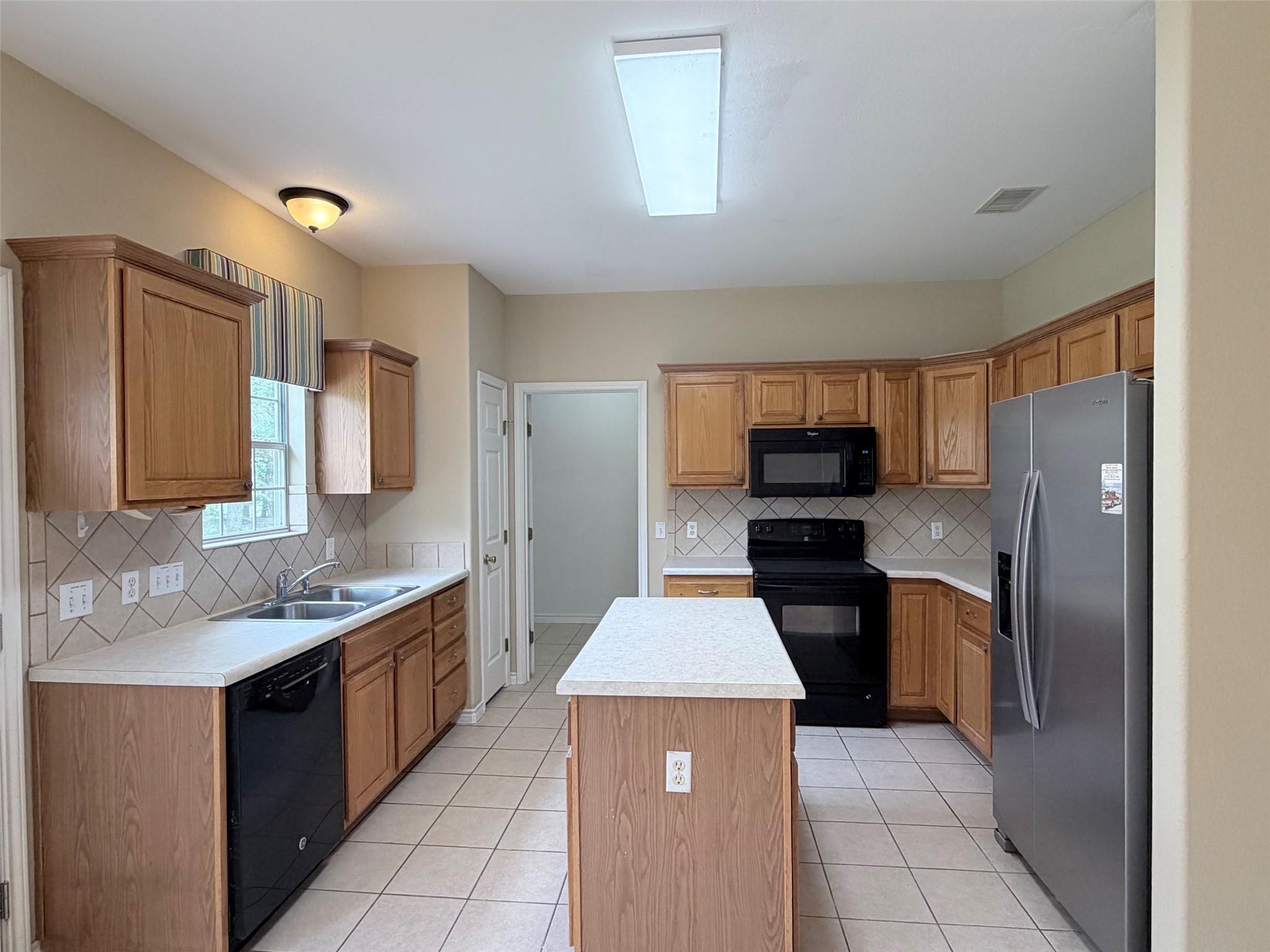 187 Creekwood Trl, Cedar Creek, TX 78612