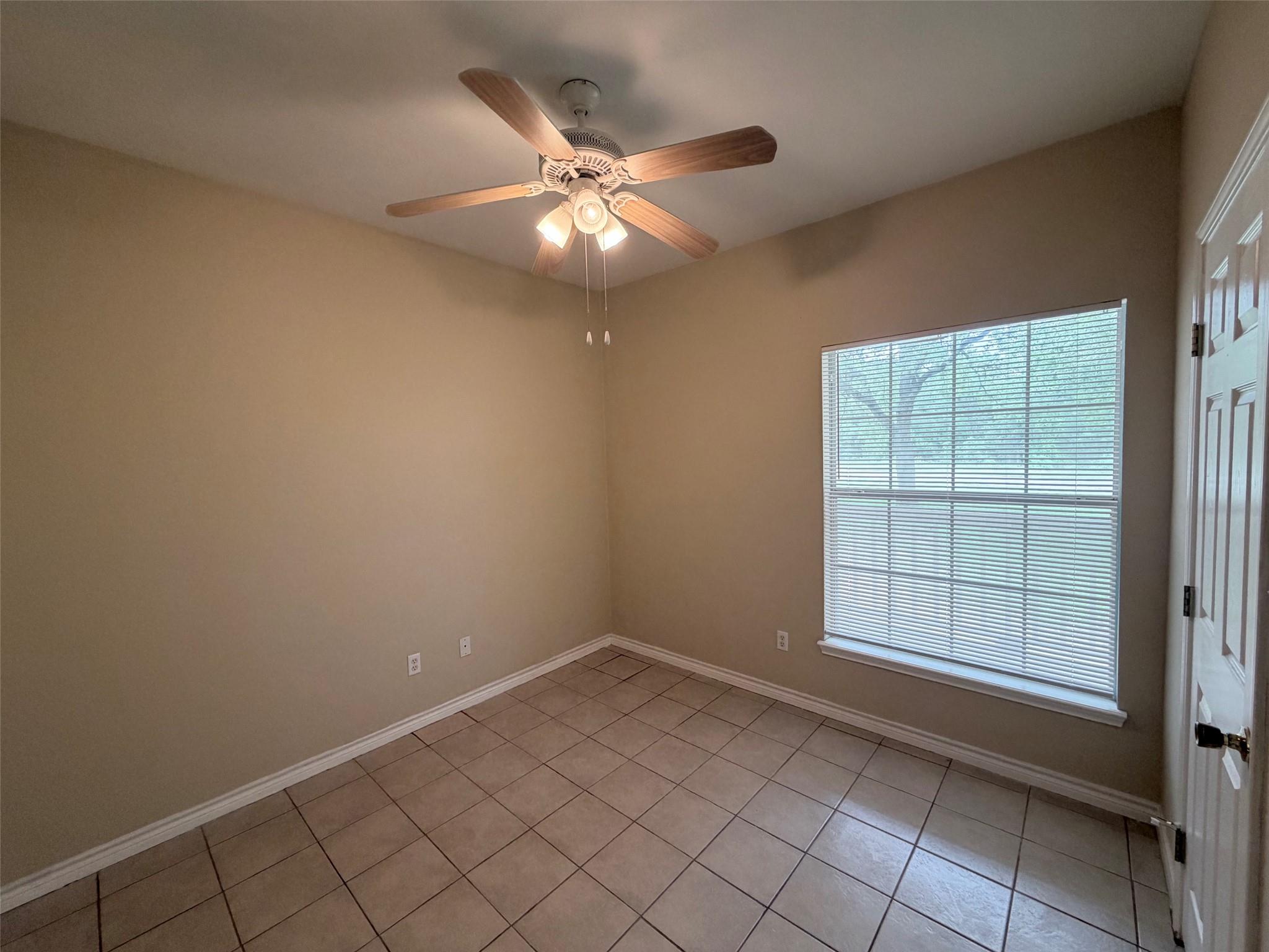 187 Creekwood Trl, Cedar Creek, TX 78612