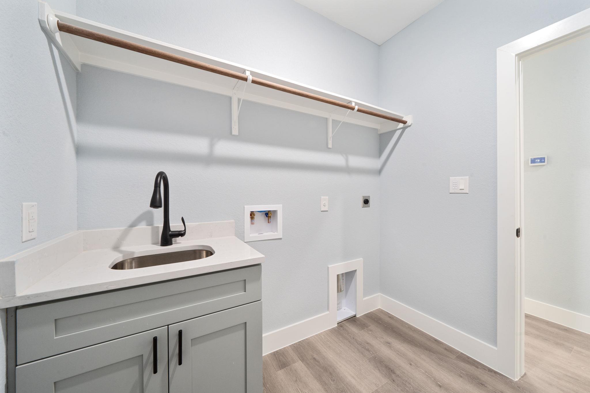 106 Halawa Ct, Bastrop, TX 78602