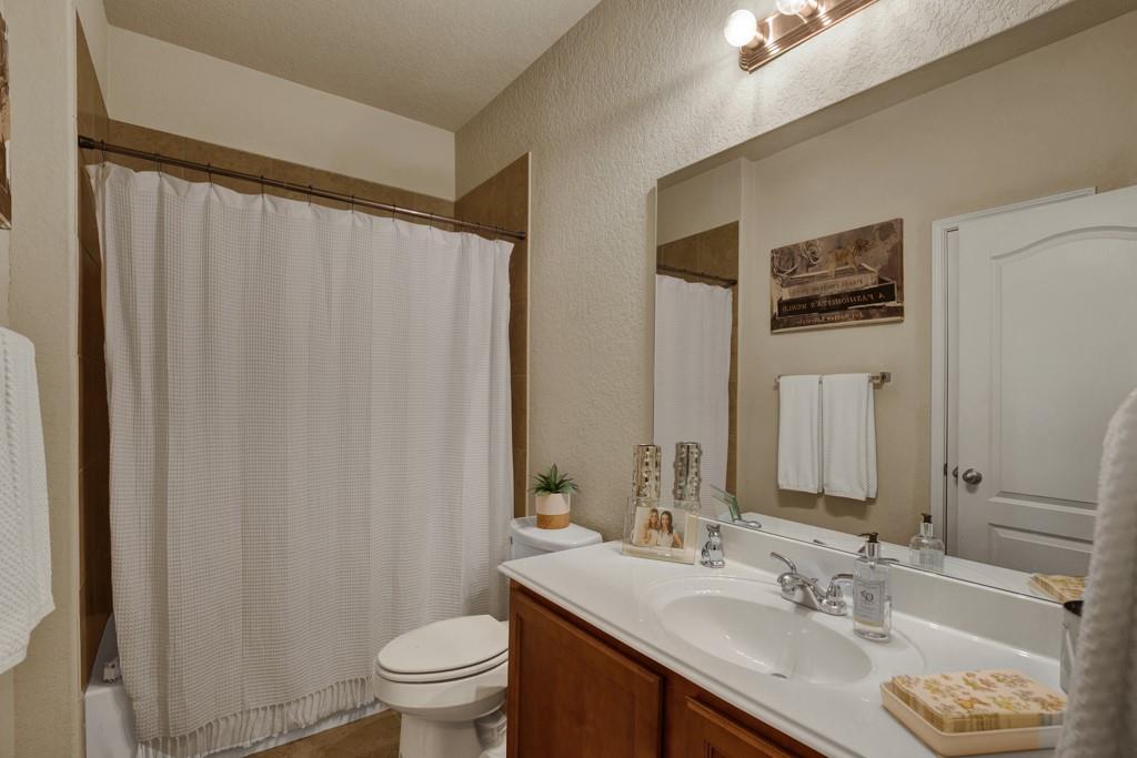 1409 Catfish Rpds, New Braunfels, TX 78130
