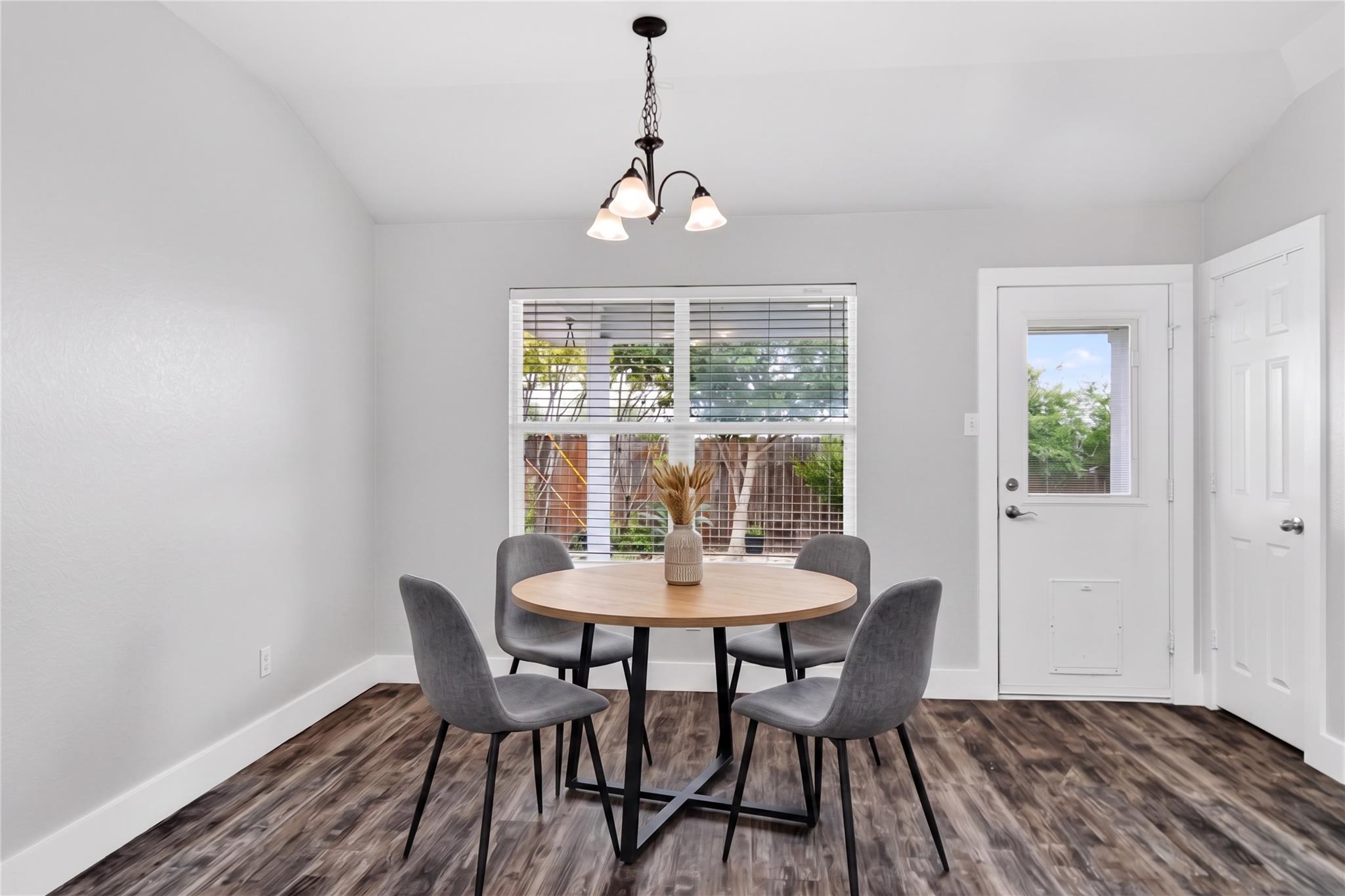300 Wimberley St, Hutto, TX 78634