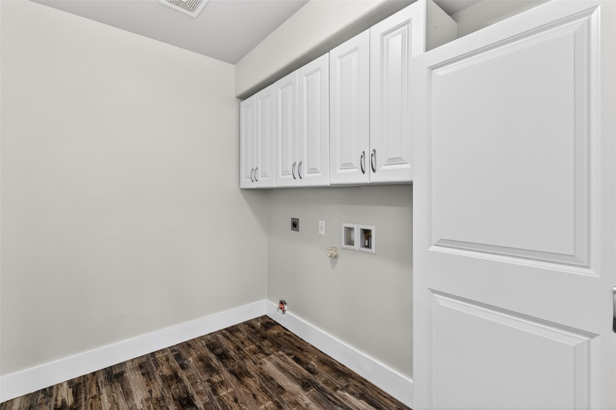 300 Wimberley St, Hutto, TX 78634