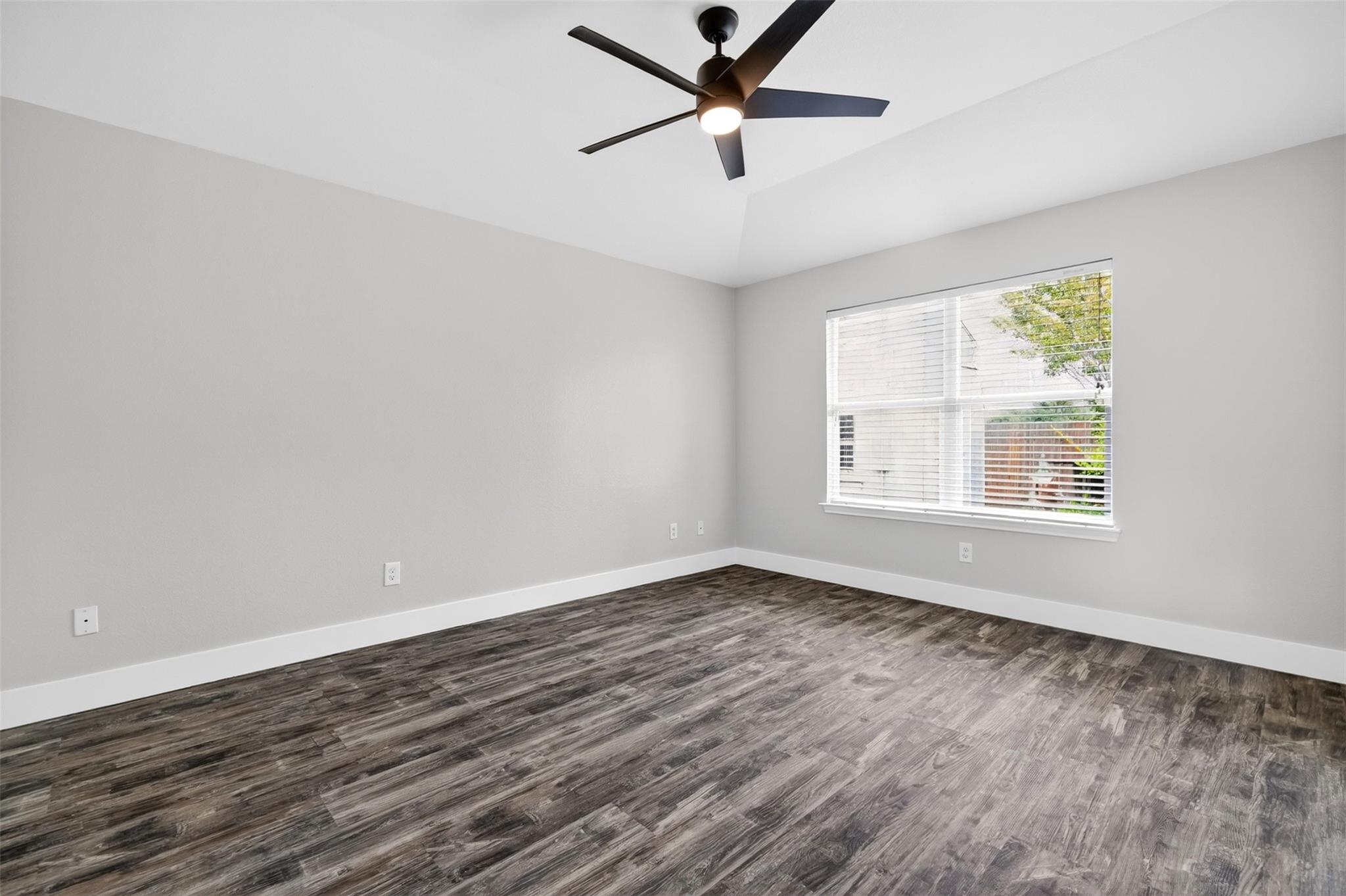 300 Wimberley St, Hutto, TX 78634