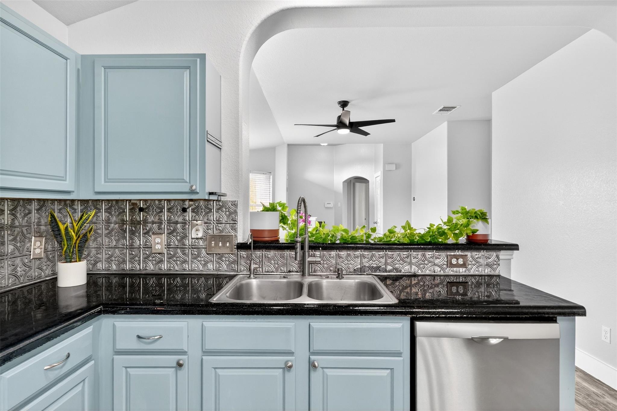 300 Wimberley St, Hutto, TX 78634