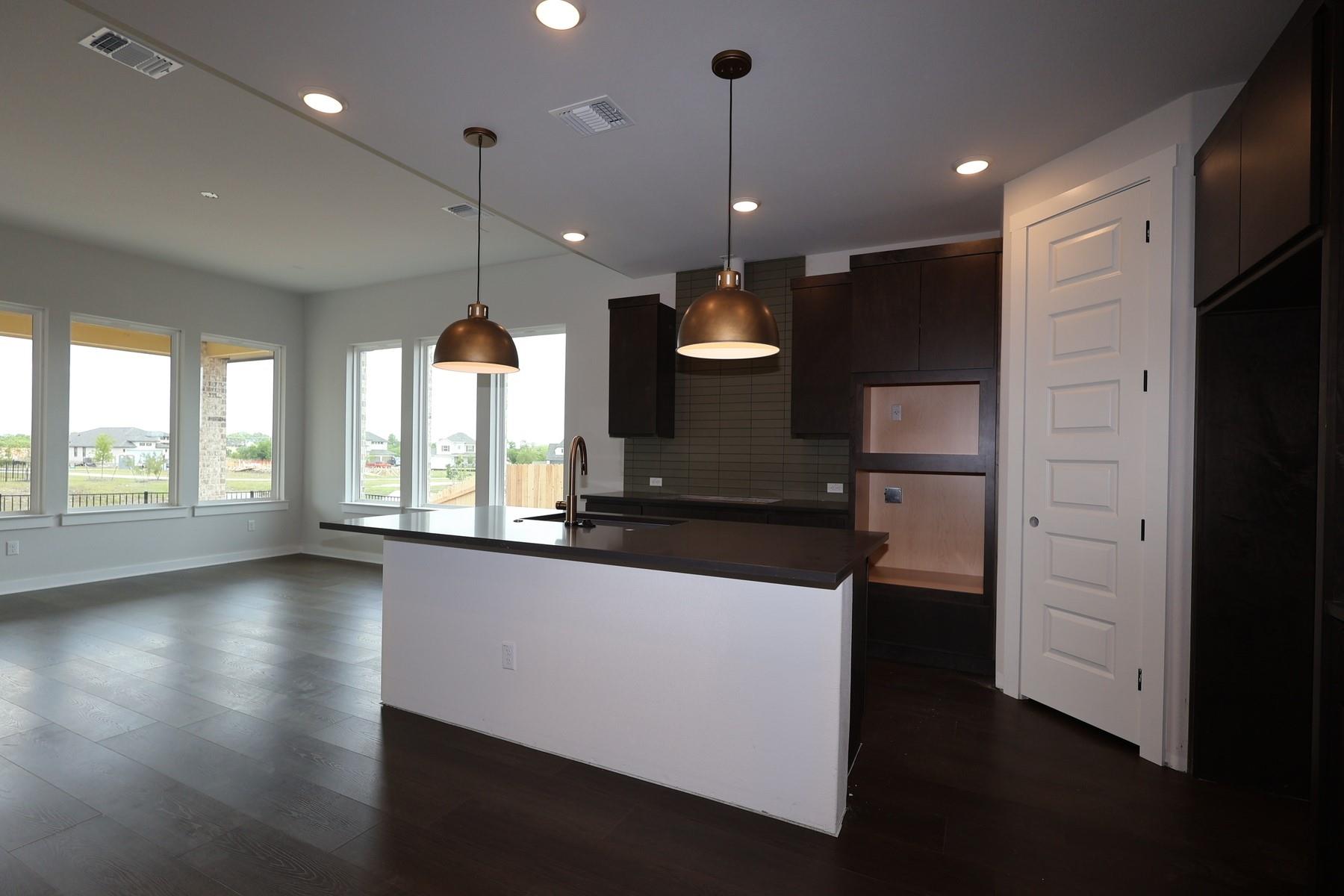 537 Bloomington Loop, Hutto, TX 78634