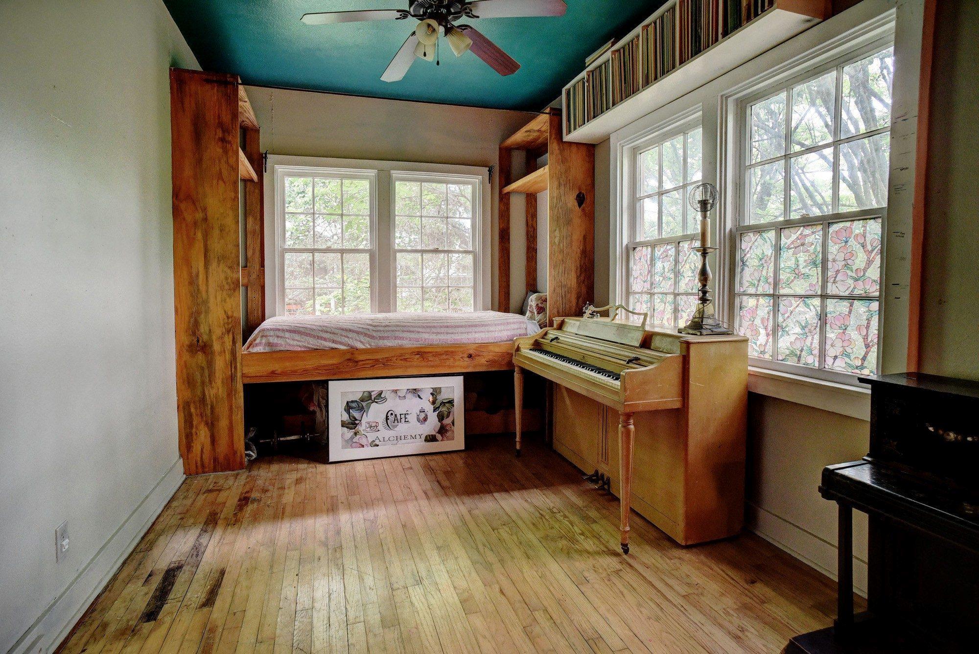1905 Main St, Bastrop, TX 78602