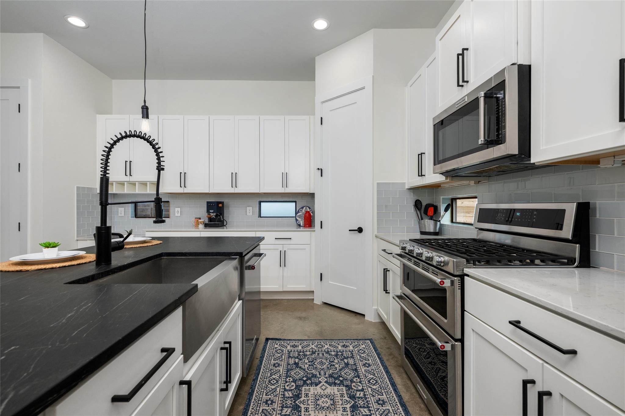 1615 Holly St # 1, Austin, TX 78702