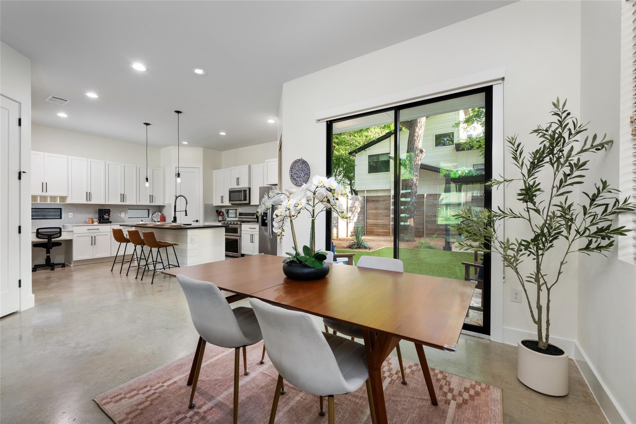1615 Holly St # 1, Austin, TX 78702