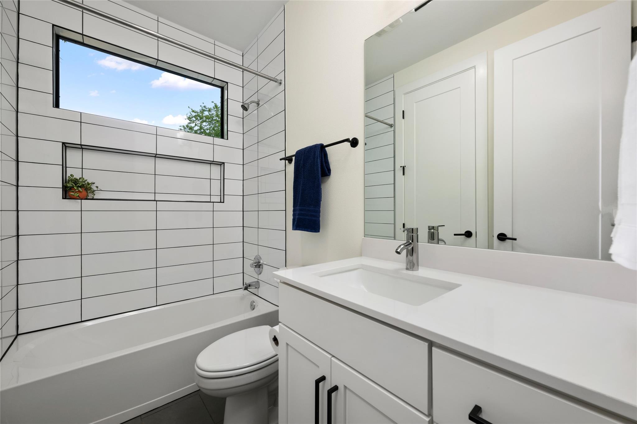 1615 Holly St # 1, Austin, TX 78702