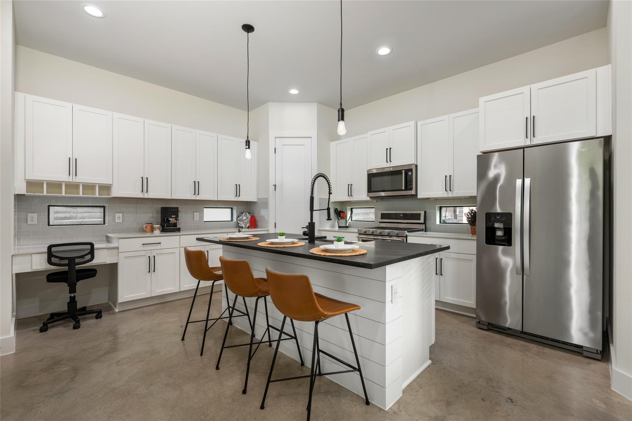 1615 Holly St # 1, Austin, TX 78702