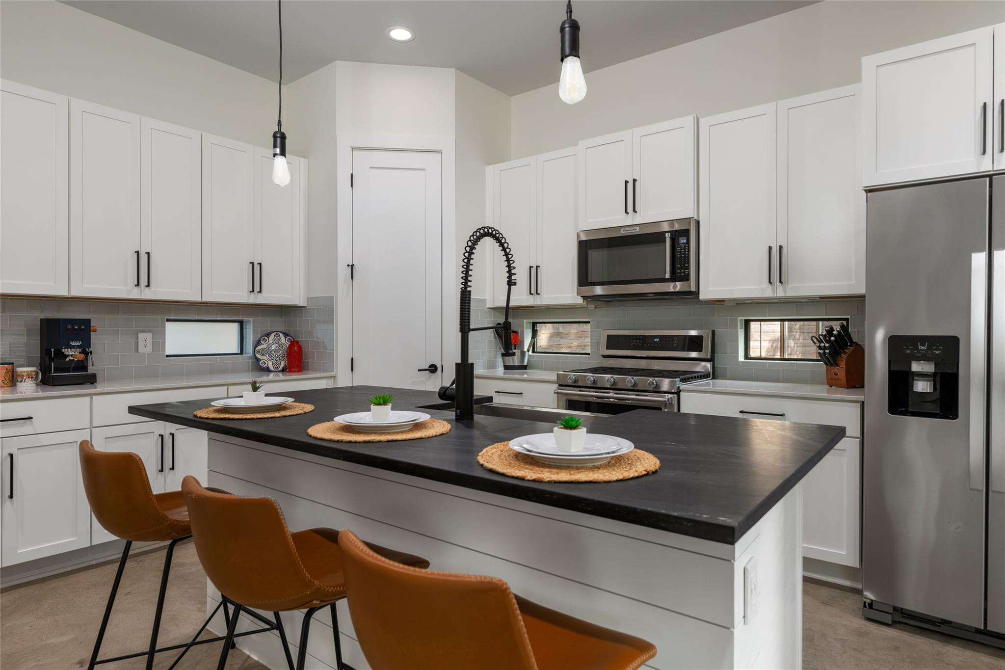 1615 Holly St # 1, Austin, TX 78702