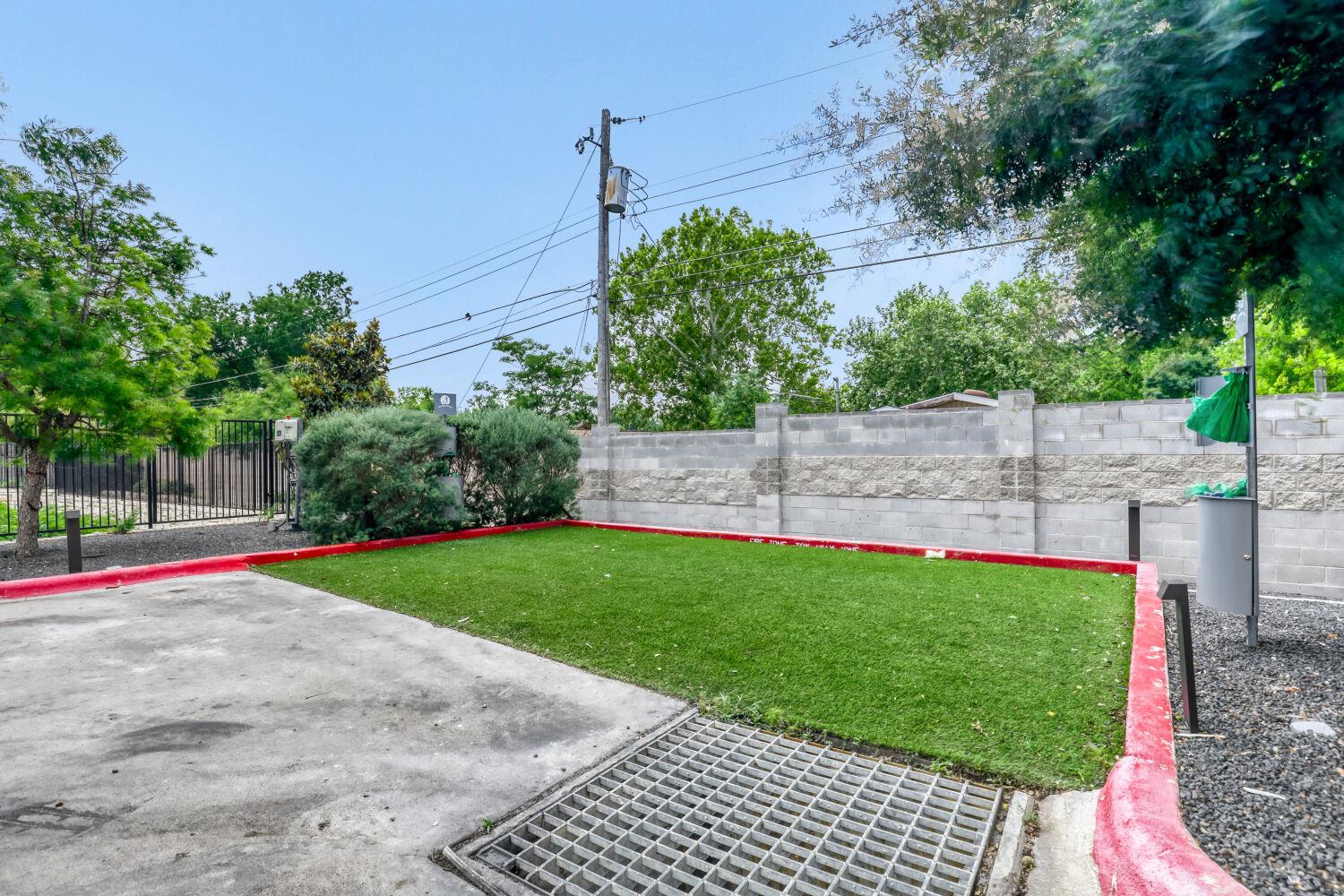 6324 N Lamar Blvd # 405, Austin, TX 78752
