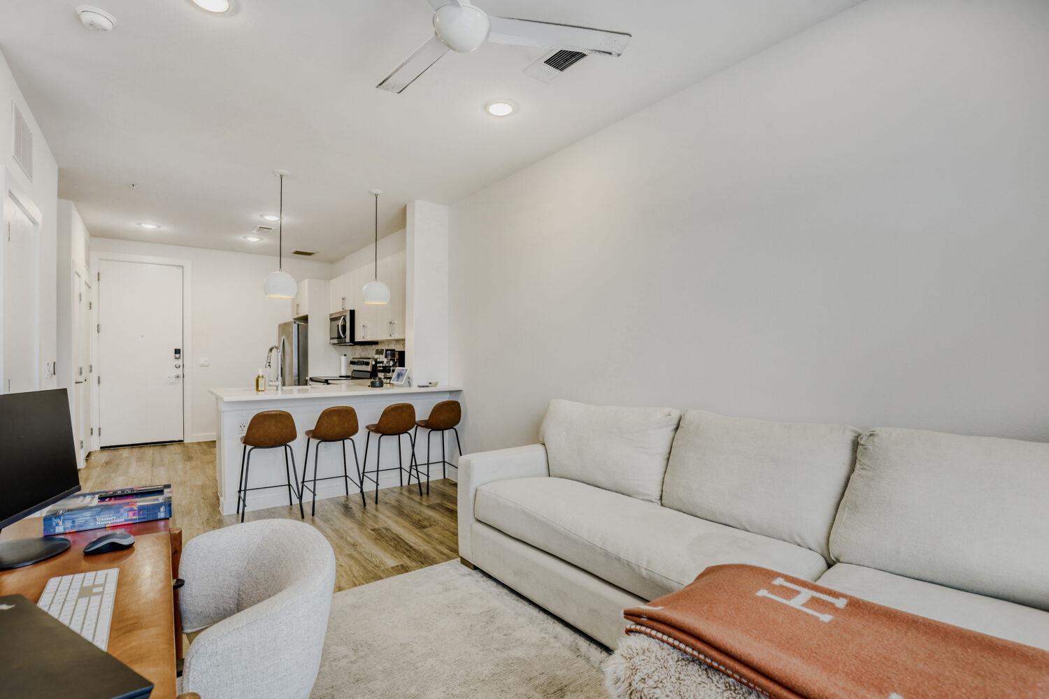 6324 N Lamar Blvd # 405, Austin, TX 78752