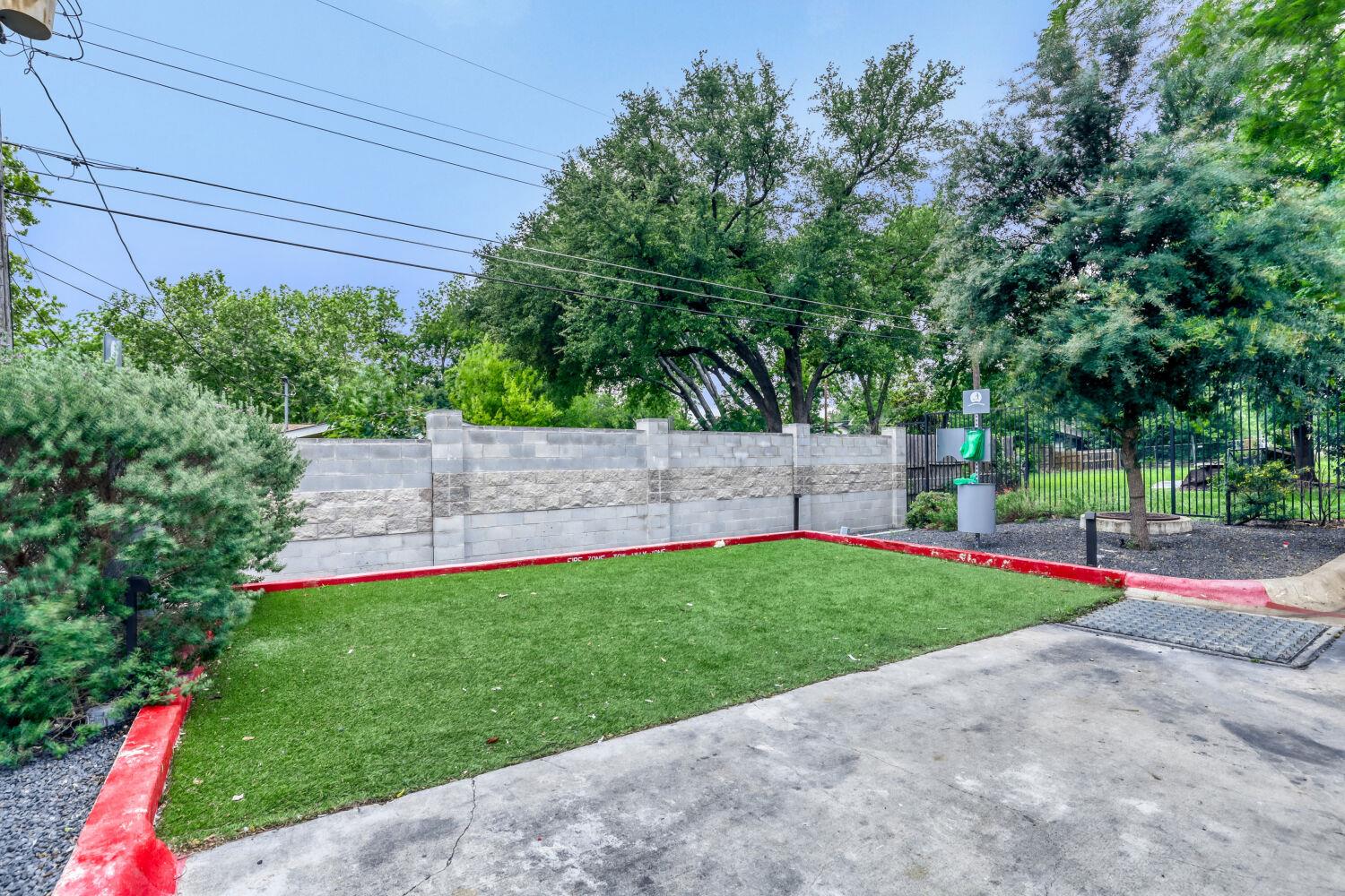 6324 N Lamar Blvd # 405, Austin, TX 78752
