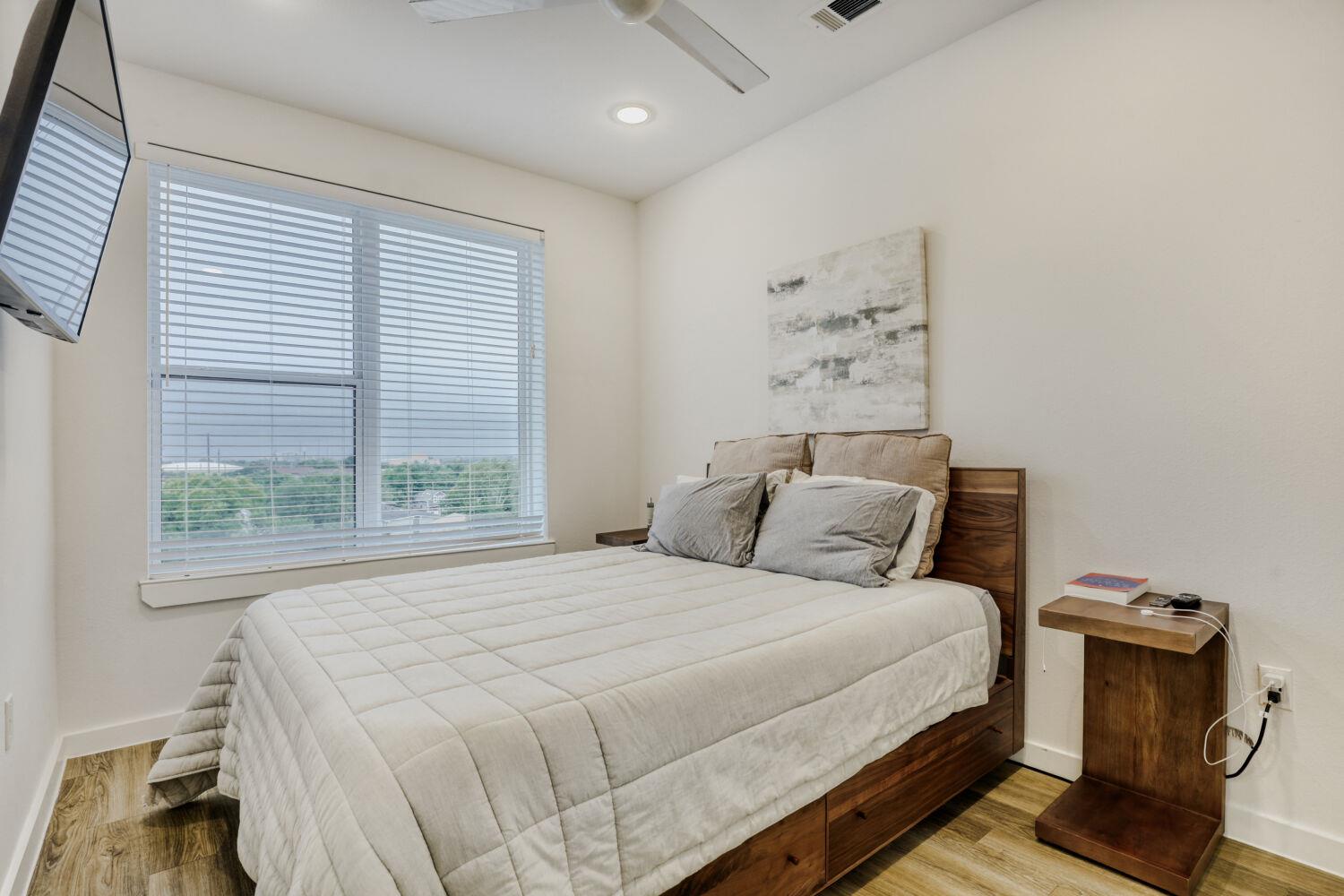 6324 N Lamar Blvd # 405, Austin, TX 78752