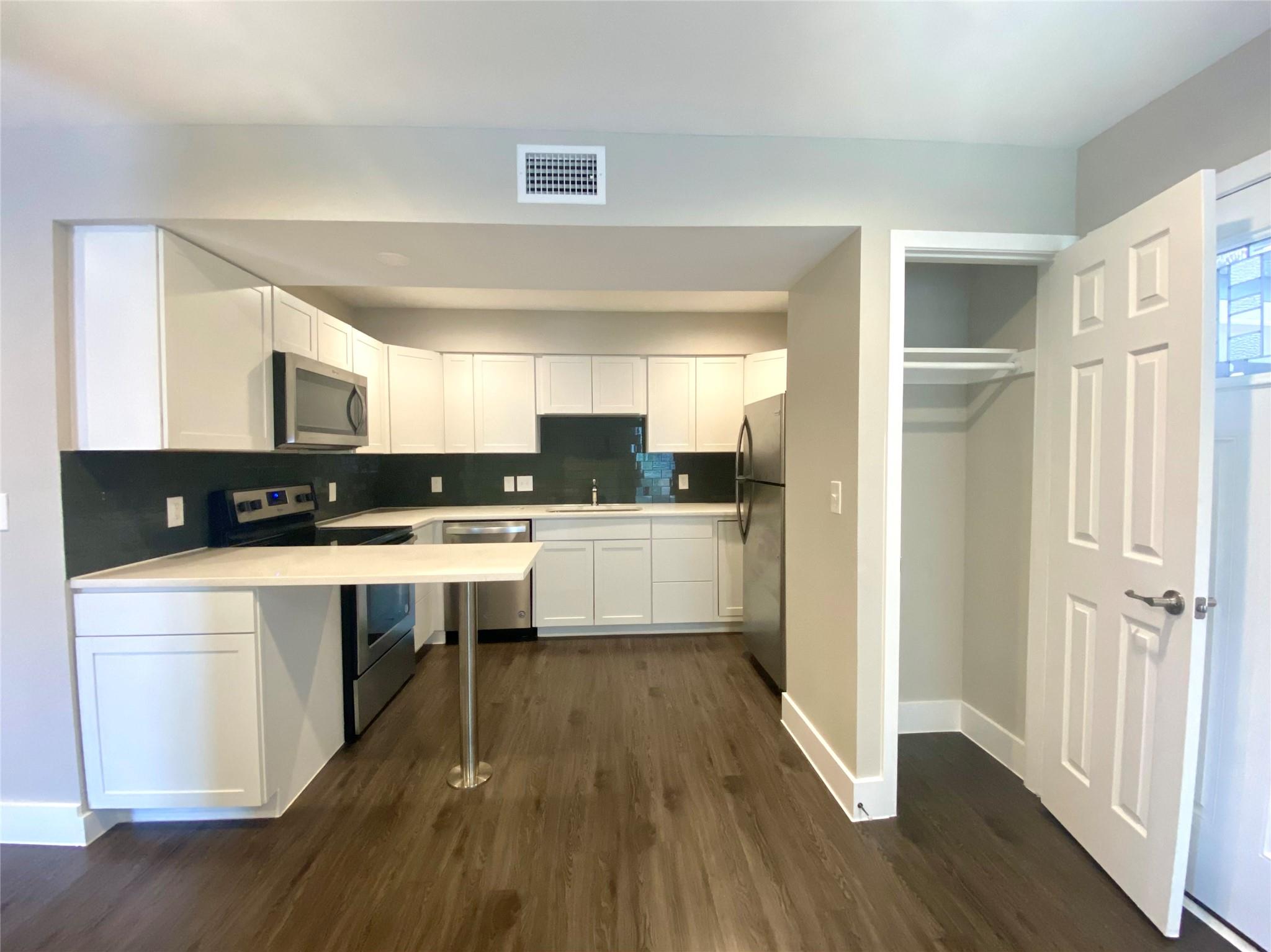 935 La Posada Dr # 141, Austin, TX 78752