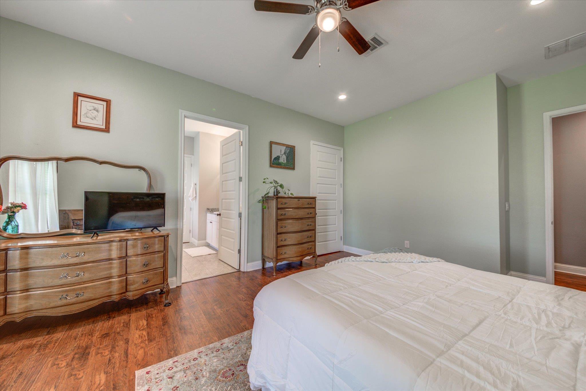 855 Aspen Ln, Cottonwood Shores, TX 78657