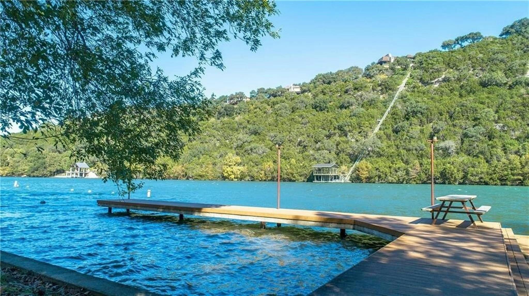 2803 Edgewater Dr, Austin, TX 78733