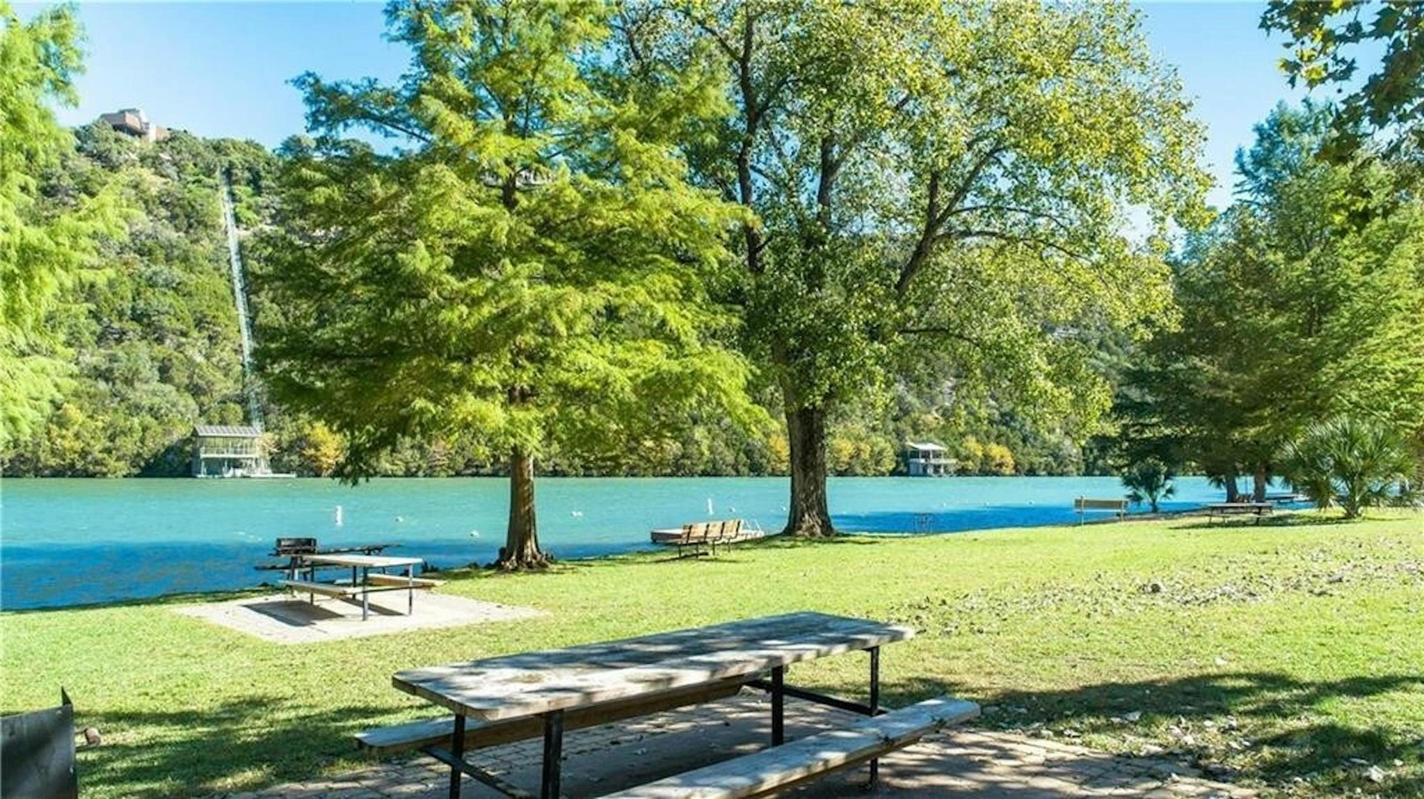 2803 Edgewater Dr, Austin, TX 78733