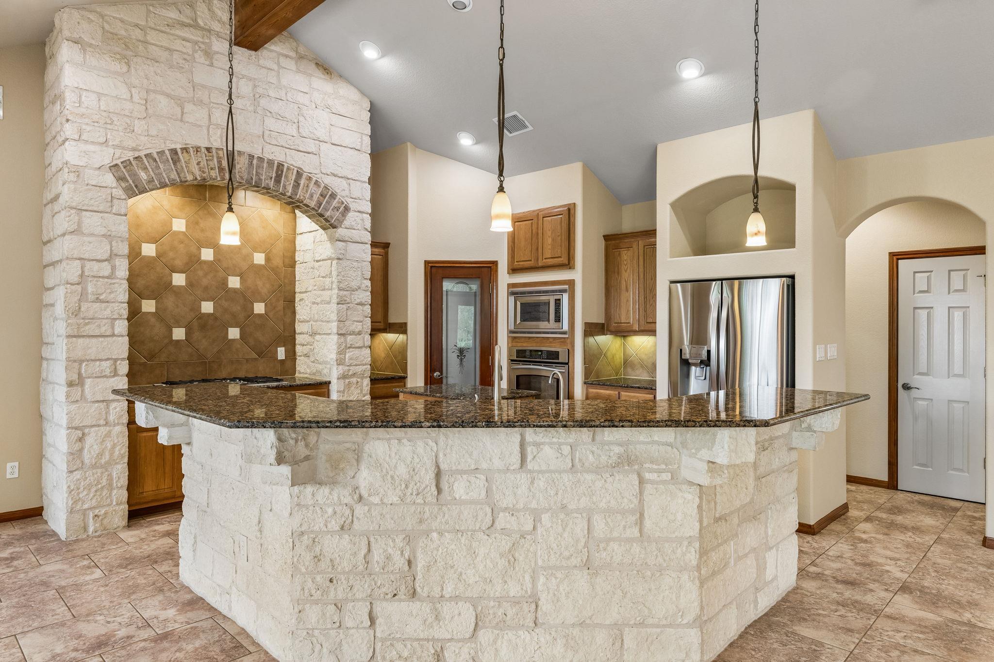 23621 Indian Divide Cv, Spicewood, TX 78669