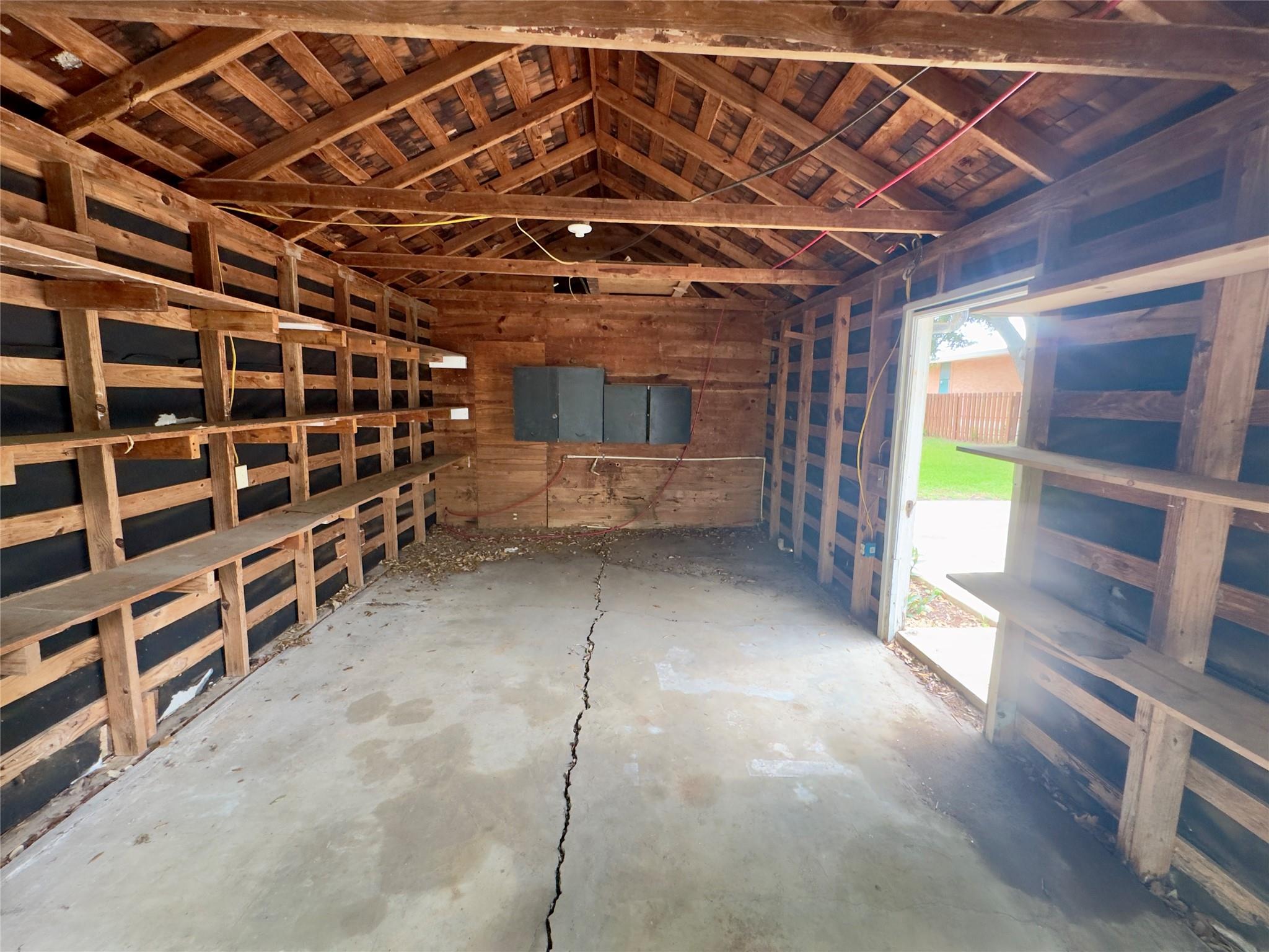 306 Bowie St, Luling, TX 78648