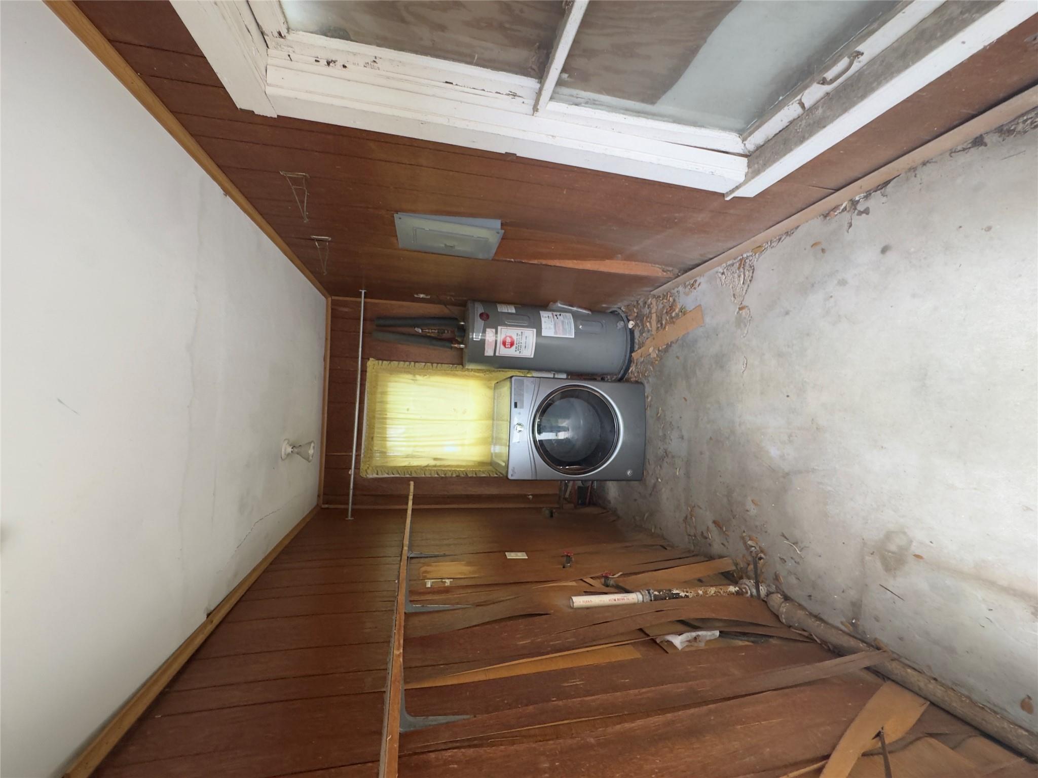 306 Bowie St, Luling, TX 78648