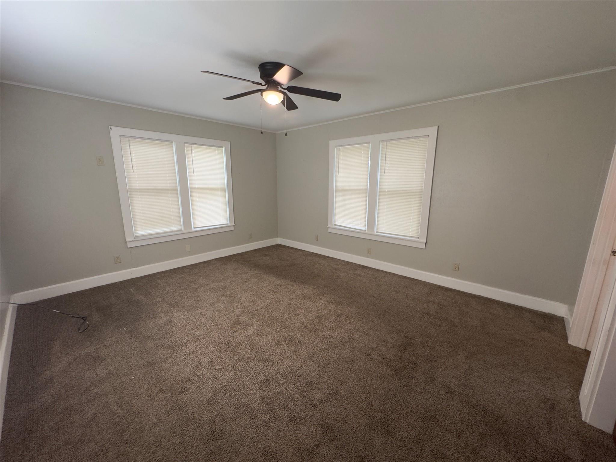 306 Bowie St, Luling, TX 78648