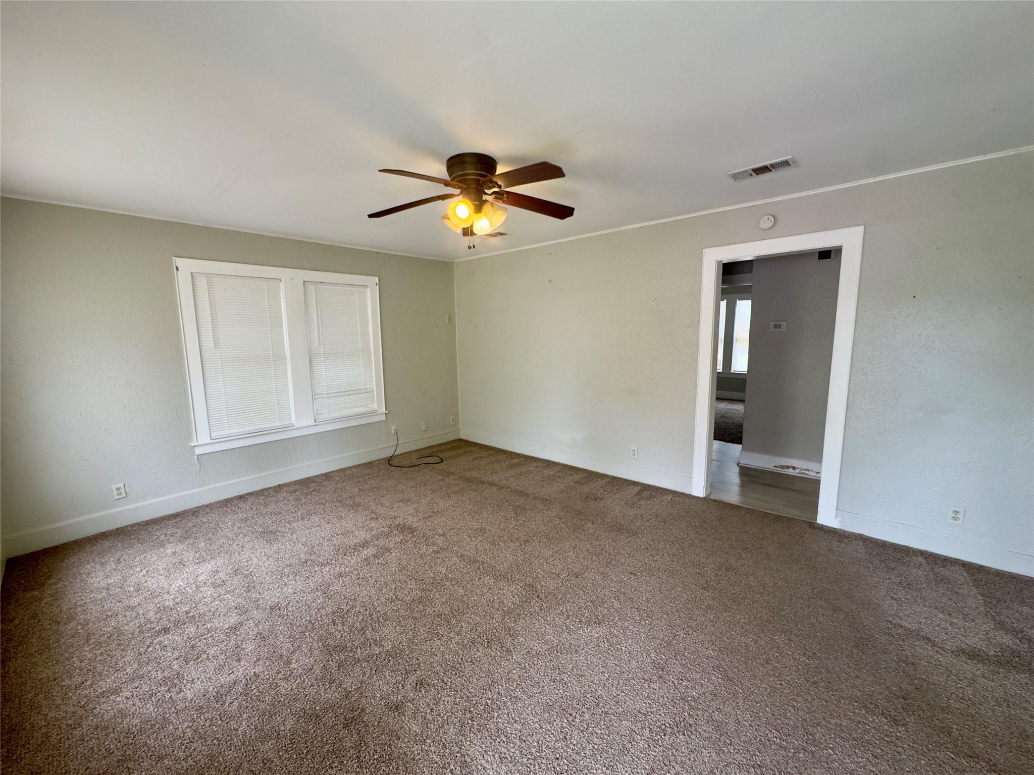 306 Bowie St, Luling, TX 78648