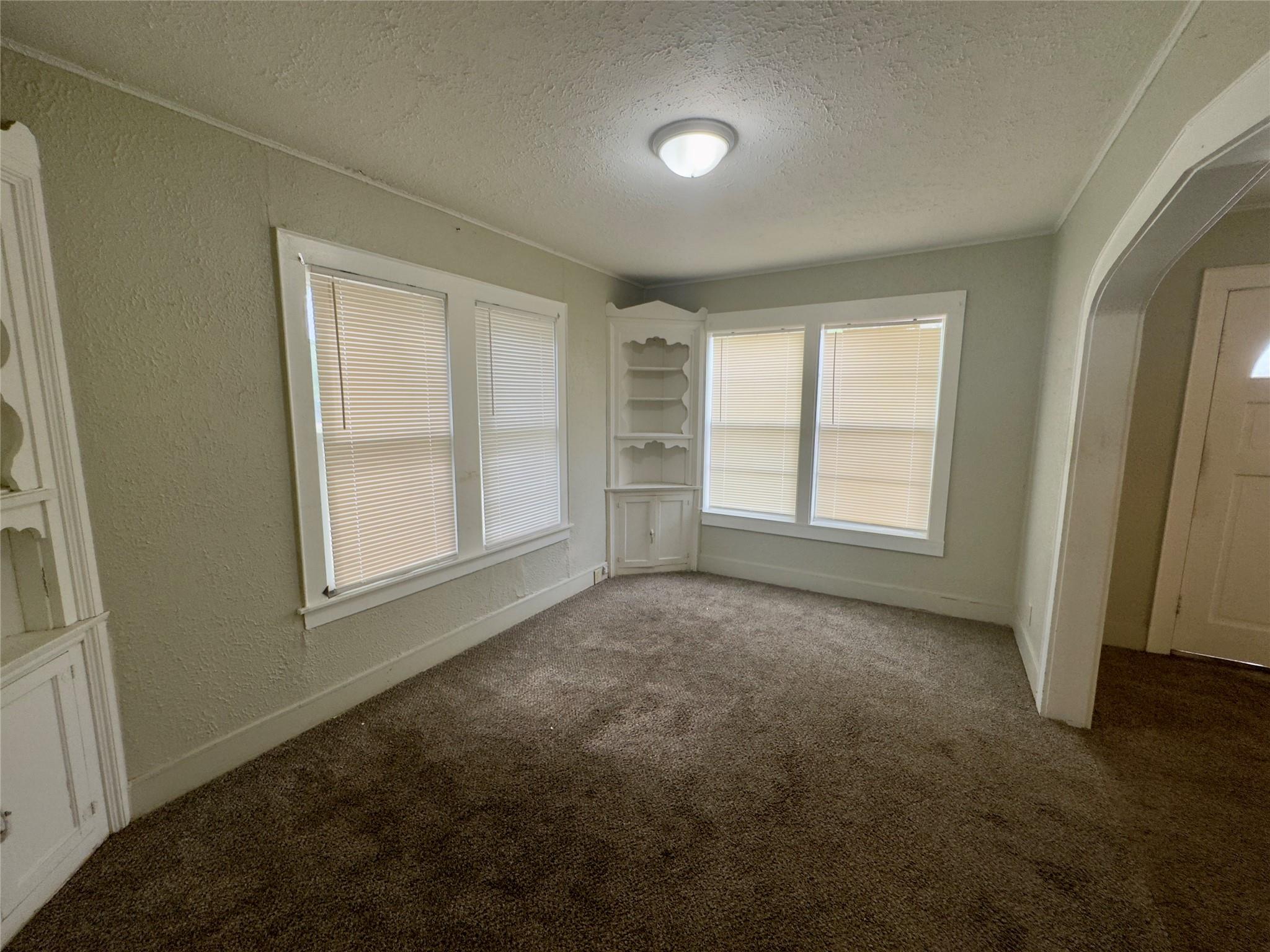 306 Bowie St, Luling, TX 78648