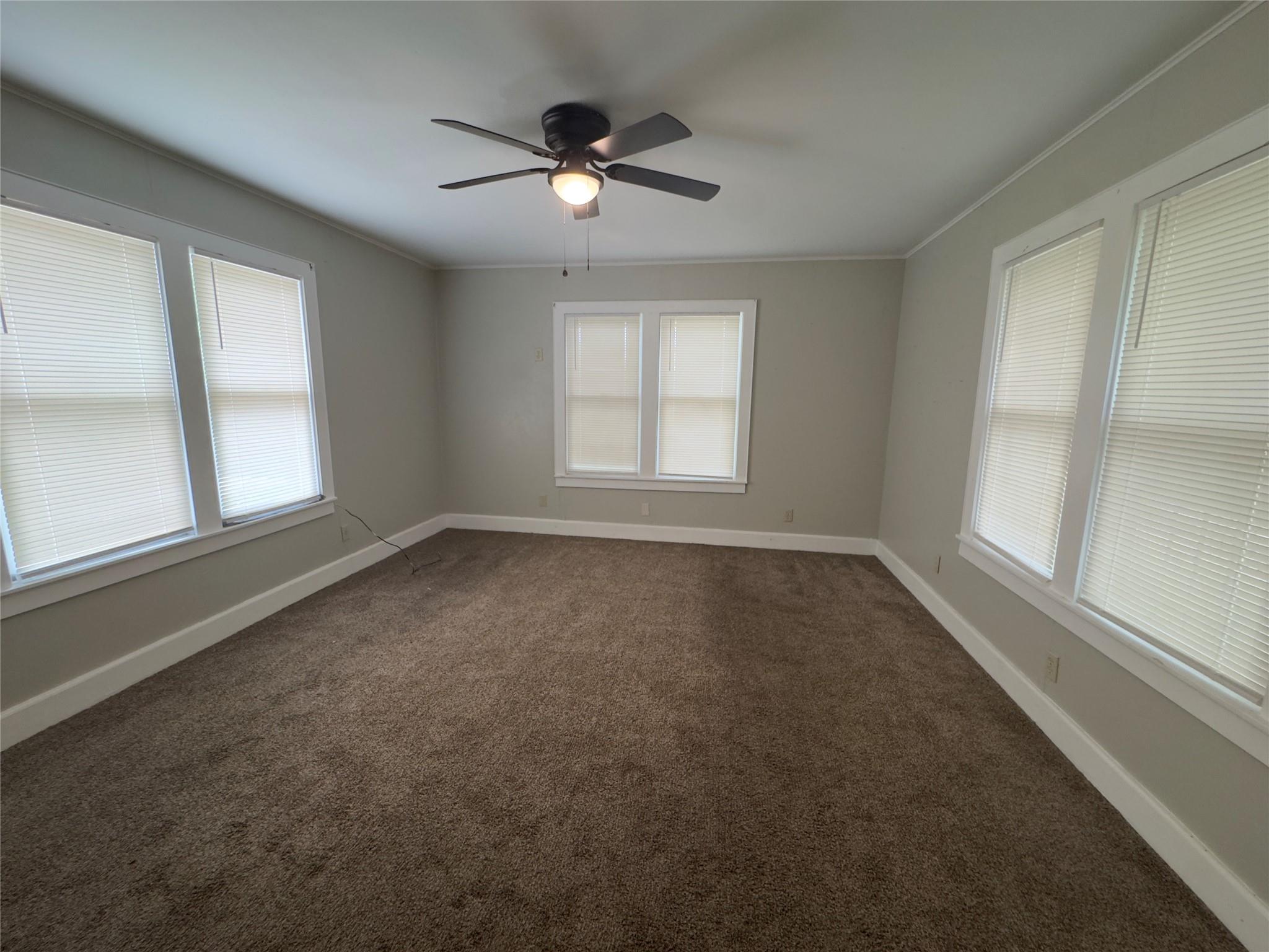306 Bowie St, Luling, TX 78648
