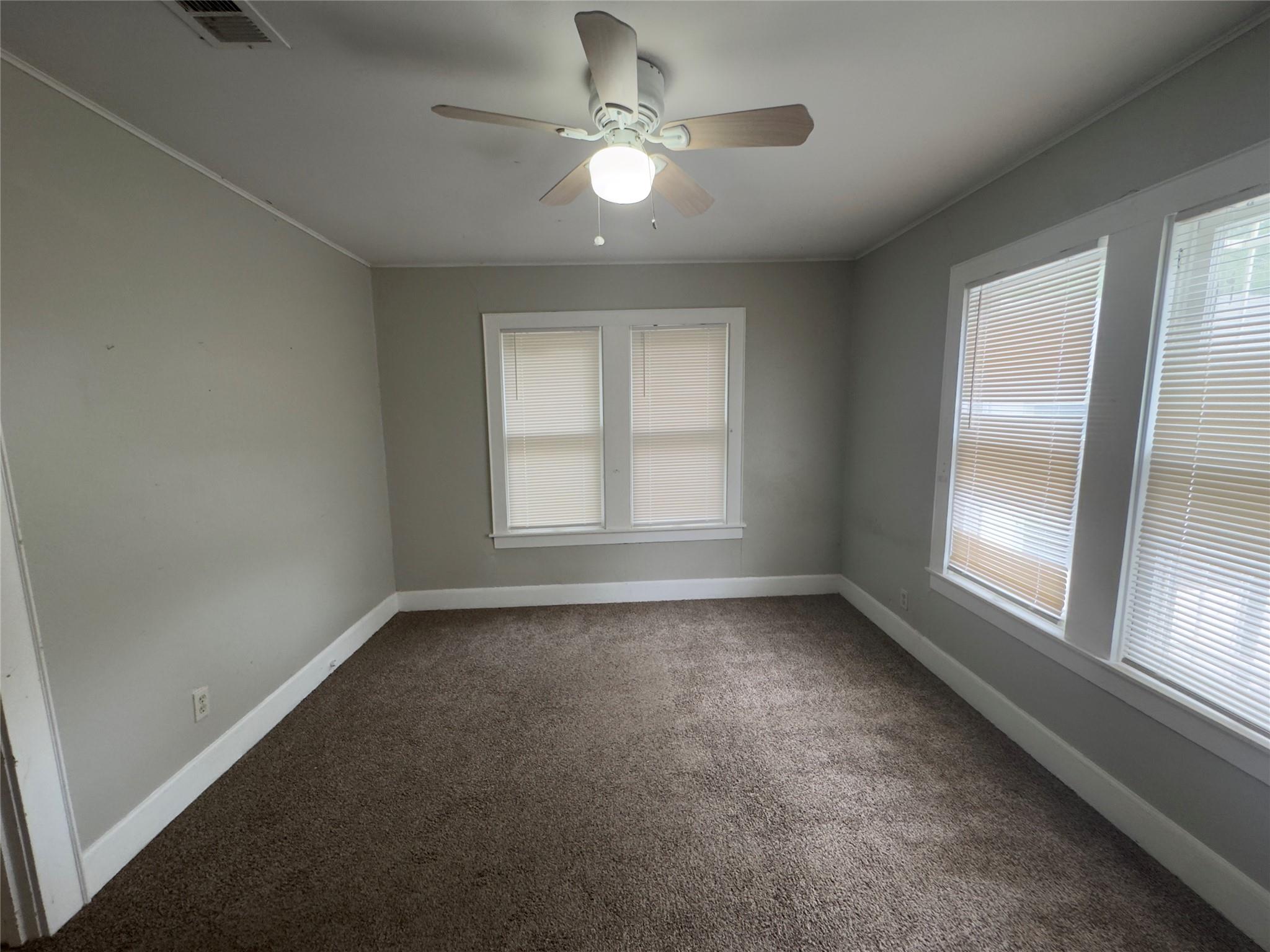306 Bowie St, Luling, TX 78648