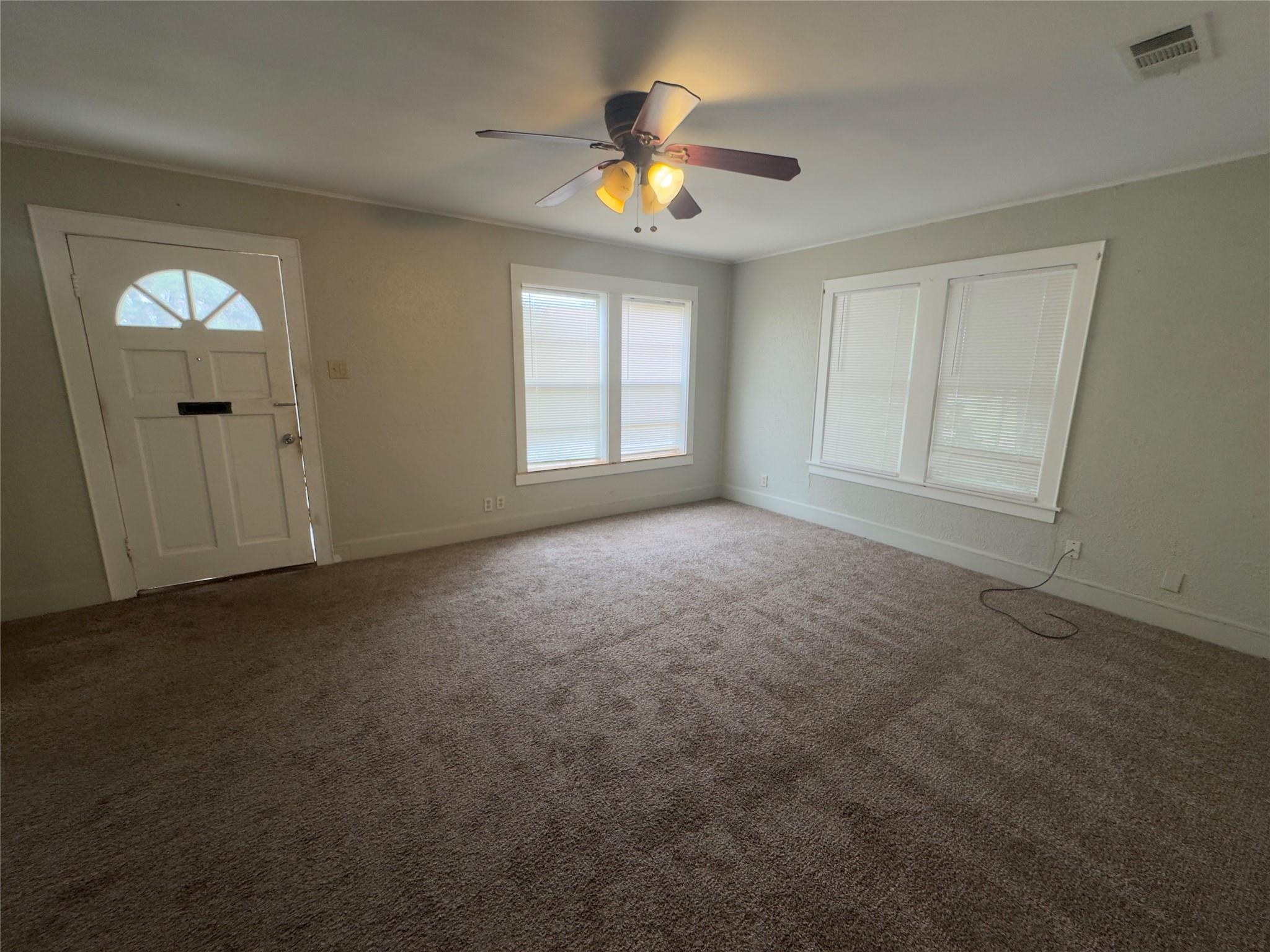 306 Bowie St, Luling, TX 78648