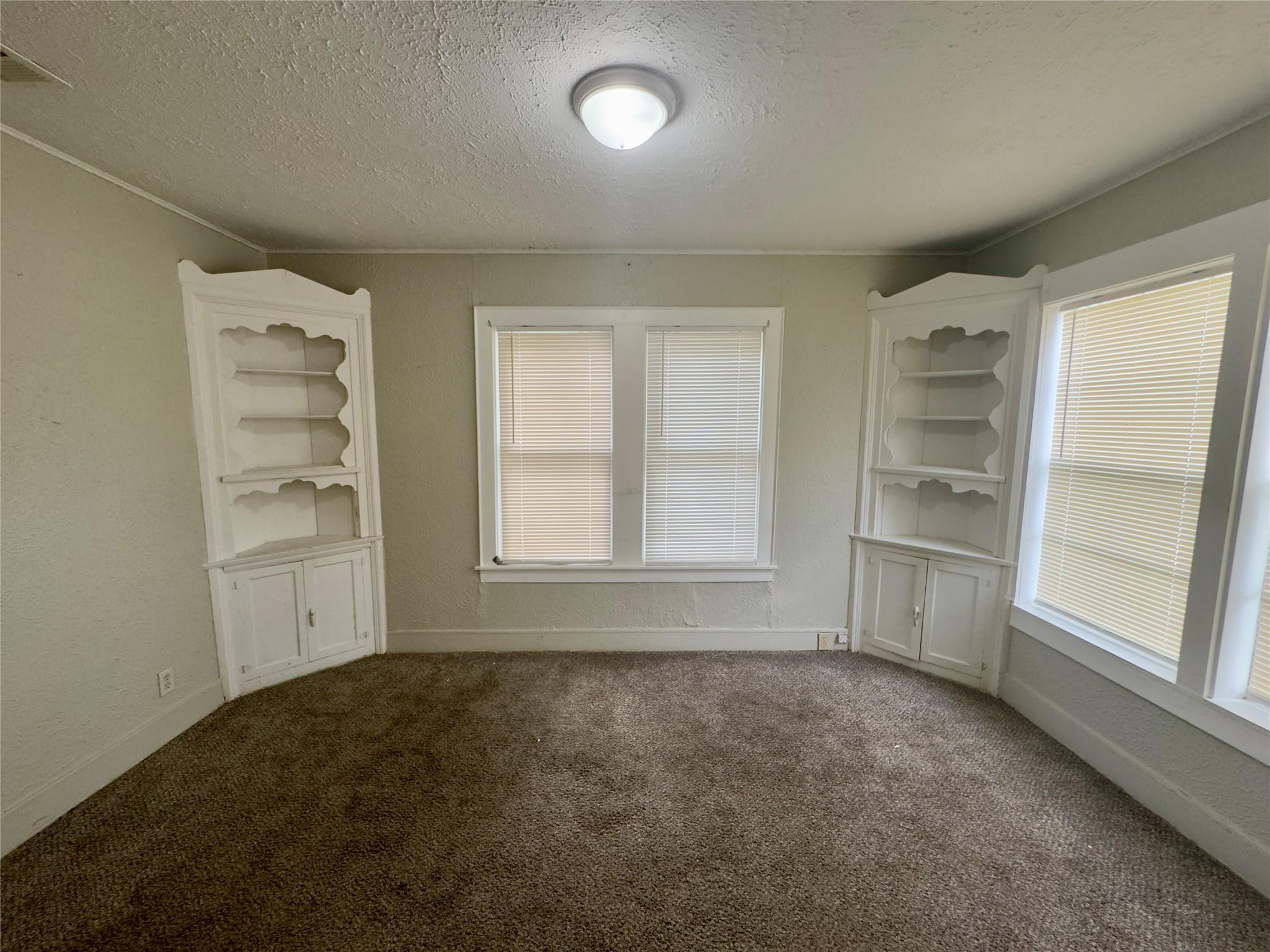 306 Bowie St, Luling, TX 78648